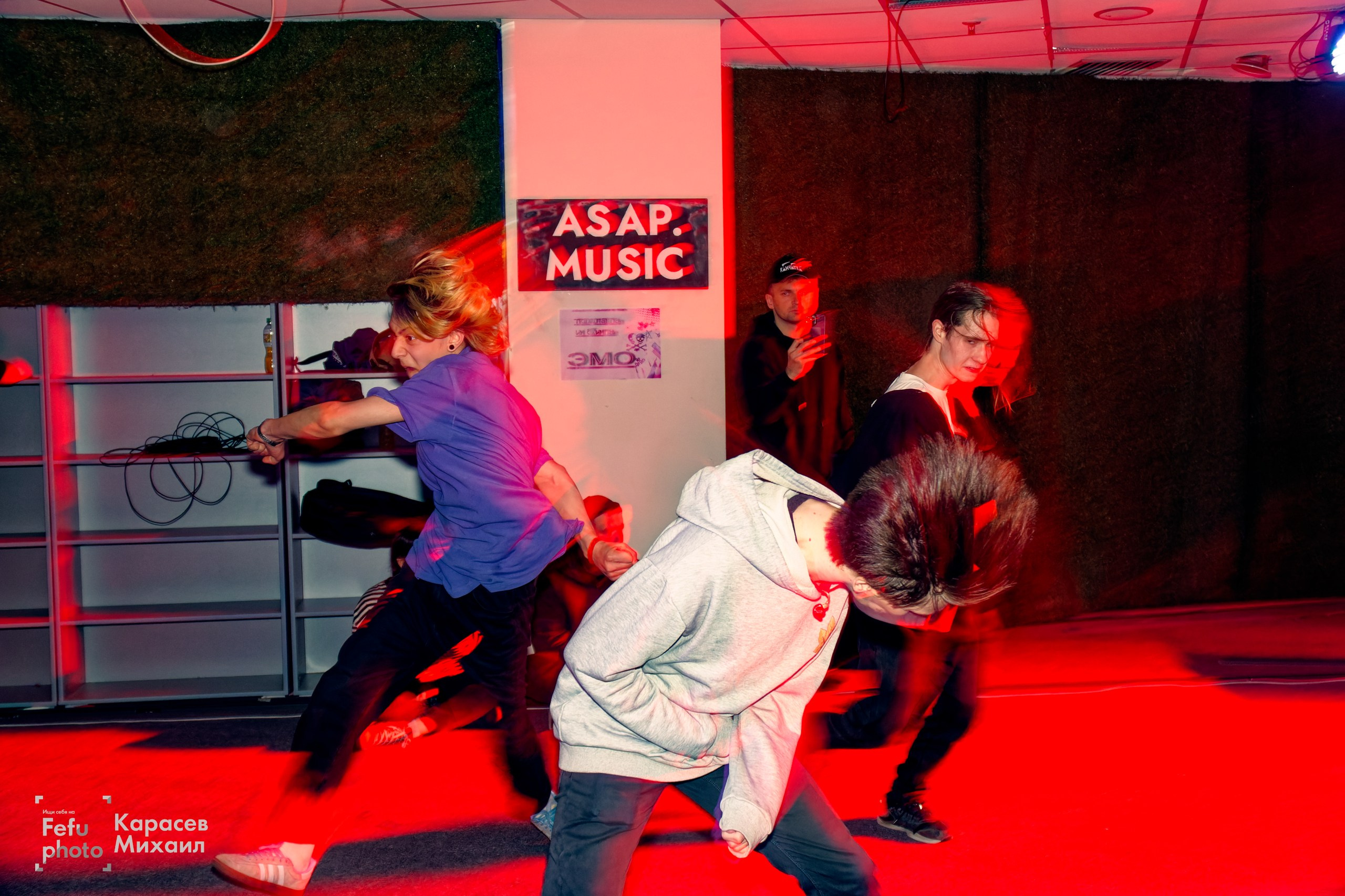 Концерт групп «Chrono's Idol» и «Продукты по акции». Репортажный, event-фотограф во Владивостоке