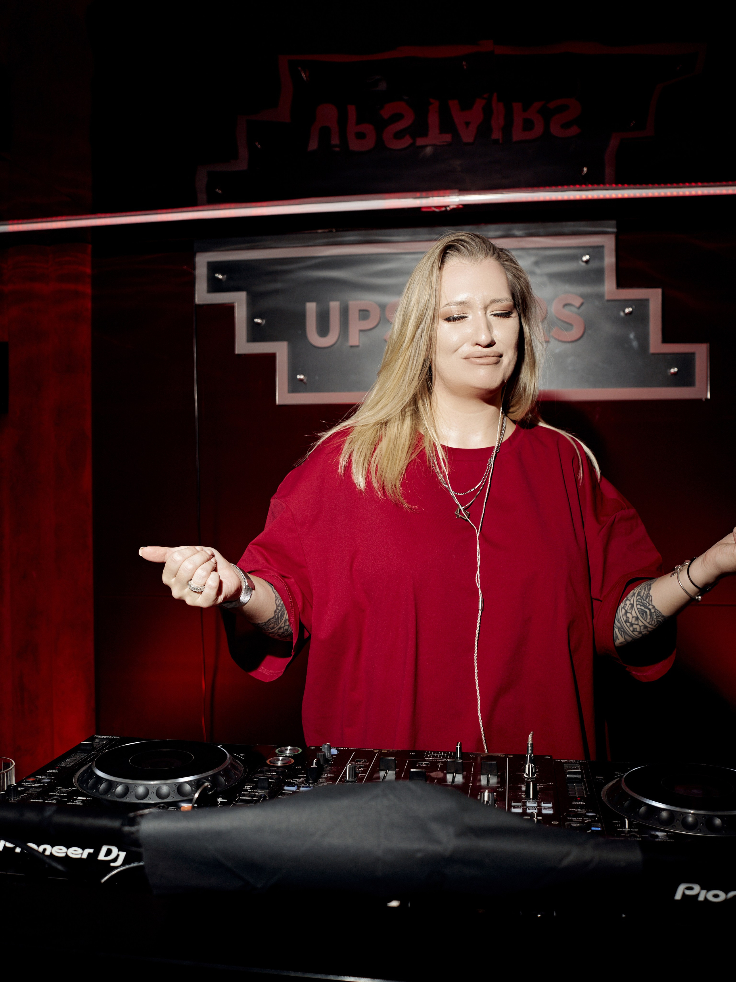 CLUB. NOIZOMAX Художественный фотограф в Дубай