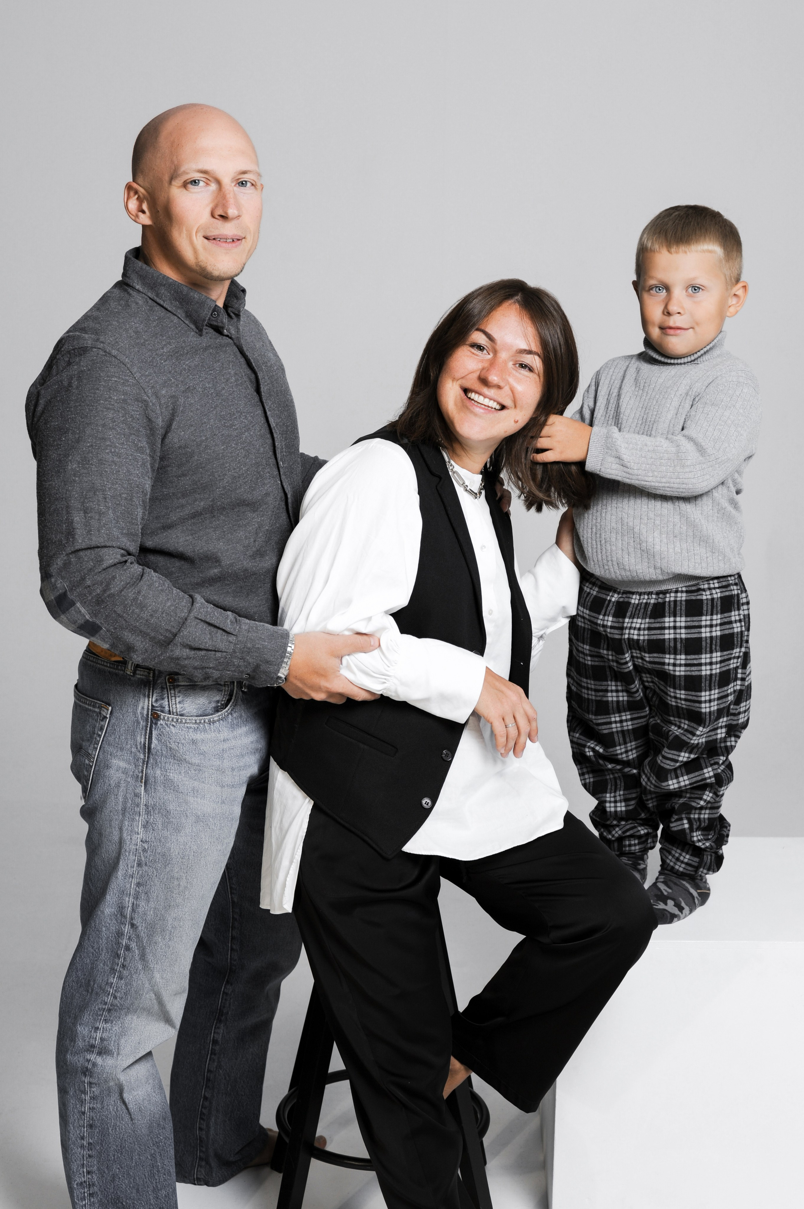 Минималистичная новогодняя семейная съемка. Фотограф в Екатеринбурге Артём Зайнетдинов