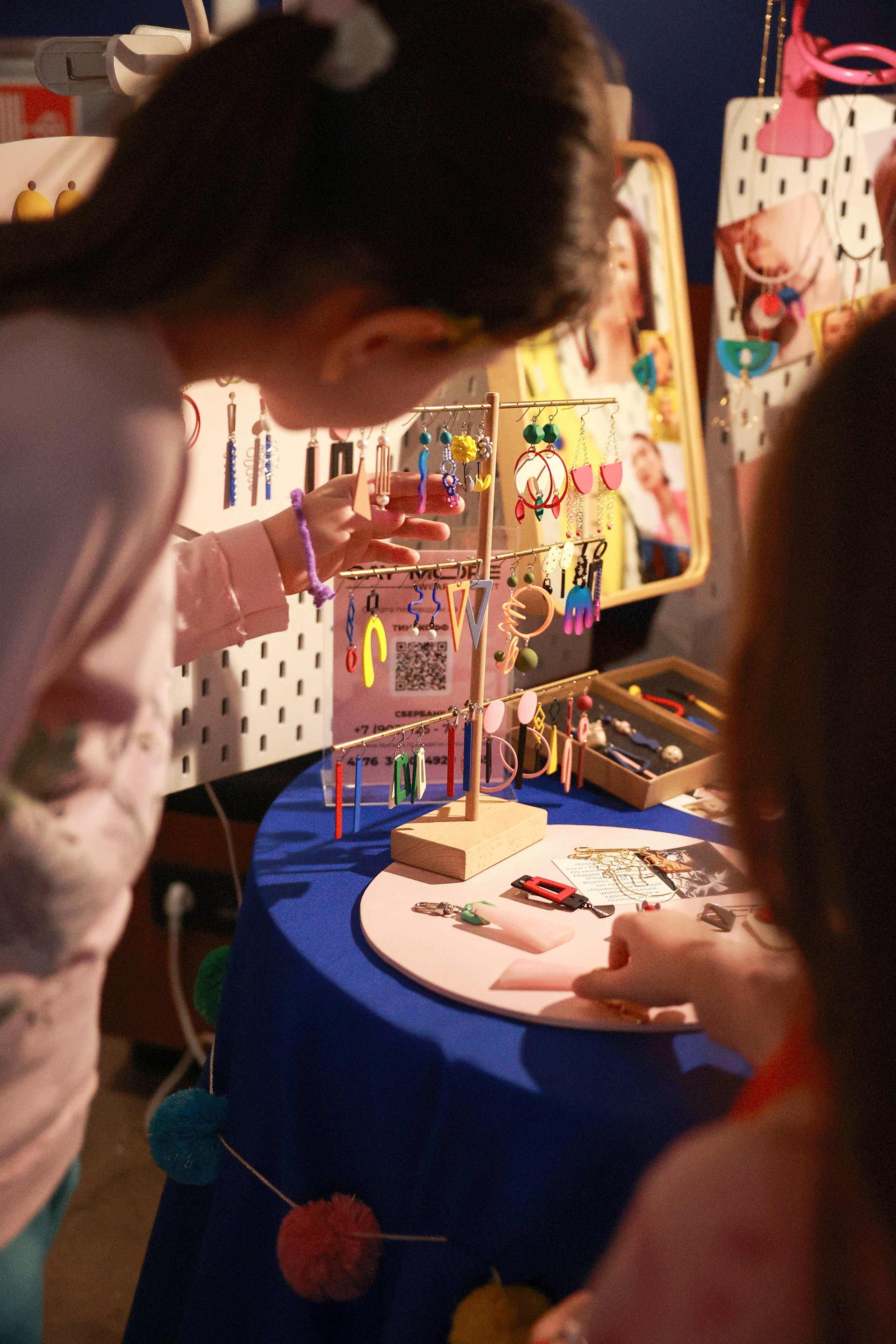 7–8 марта 2025 в пространстве «Три вокзала. Депо» / День 1 / фото Саша Жукова. Фотоотчеты «Ламбада-маркета»