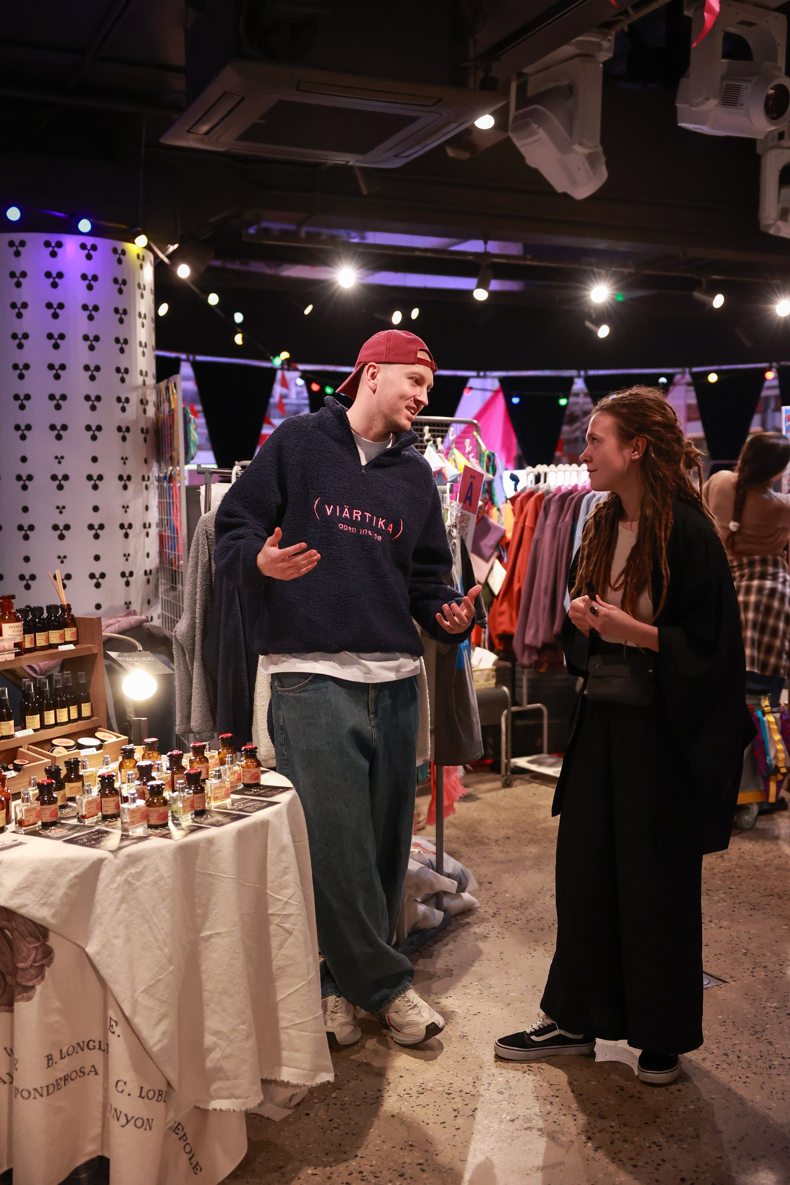 7–8 марта 2025 в пространстве «Три вокзала. Депо» / День 1 / фото Саша Жукова. Фотоотчеты «Ламбада-маркета»