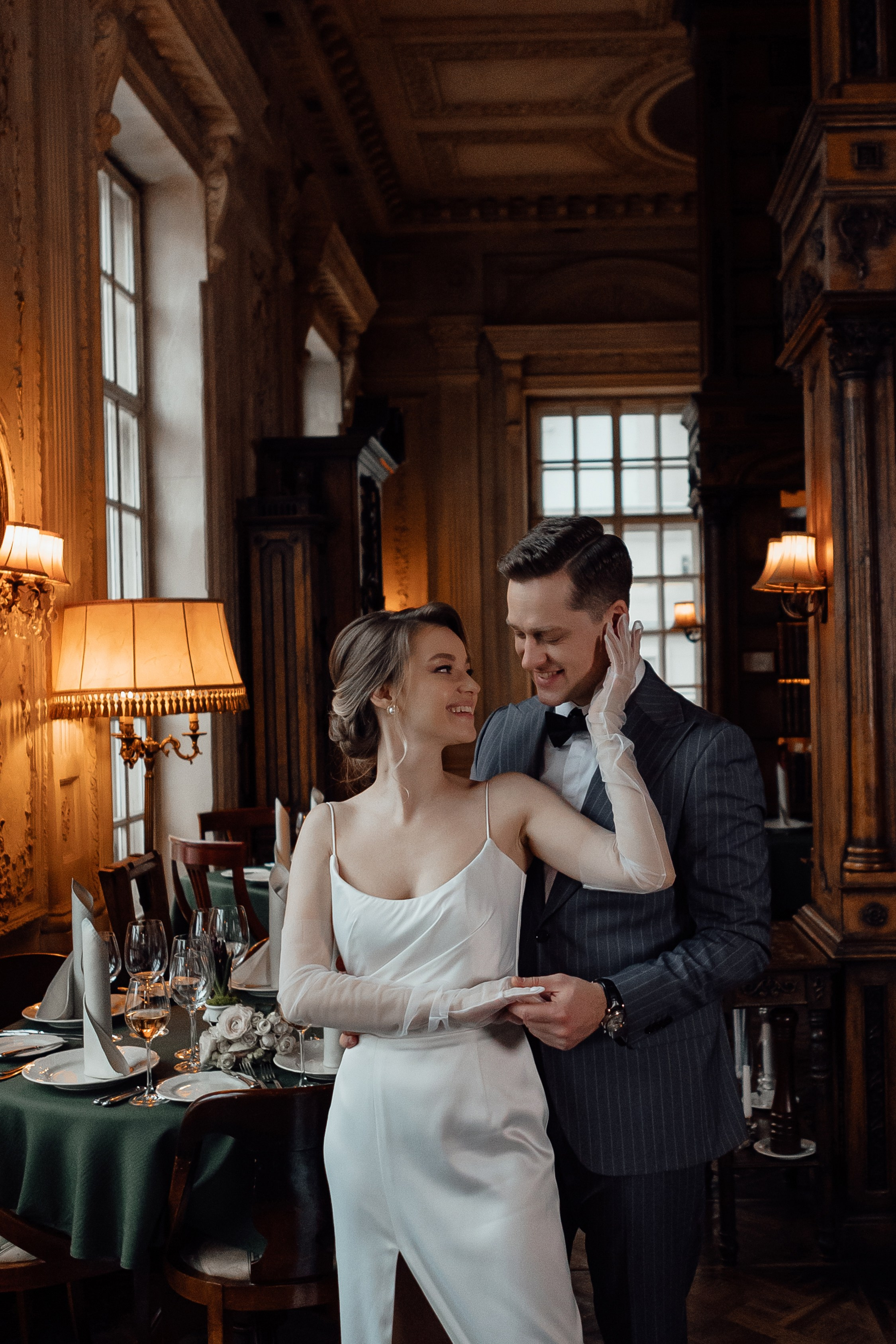 Свадебная фотосессия в Кафе Пушкинъ. Свадебный фотограф в Москве Дарья Олендарёва