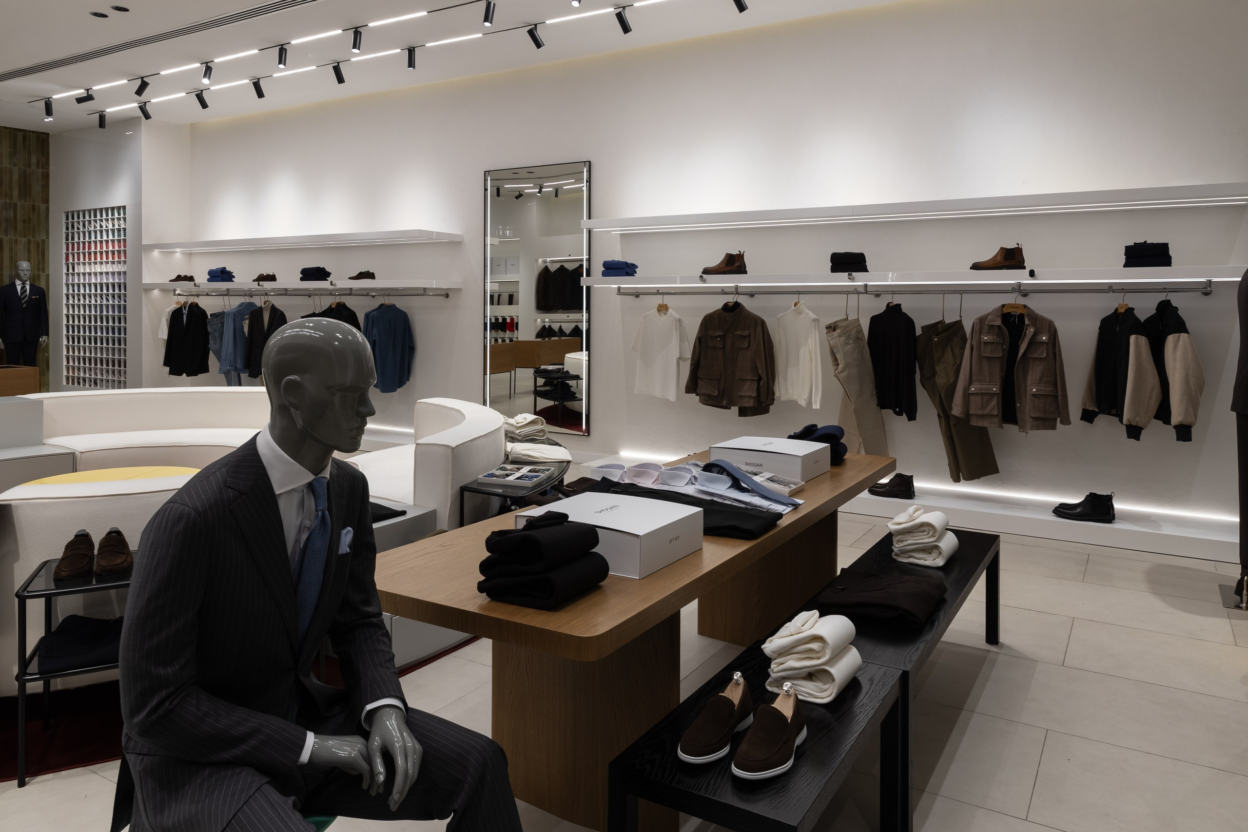 Флагманский магазин мужской одежды, бренд SHOQAN, г. Алматы