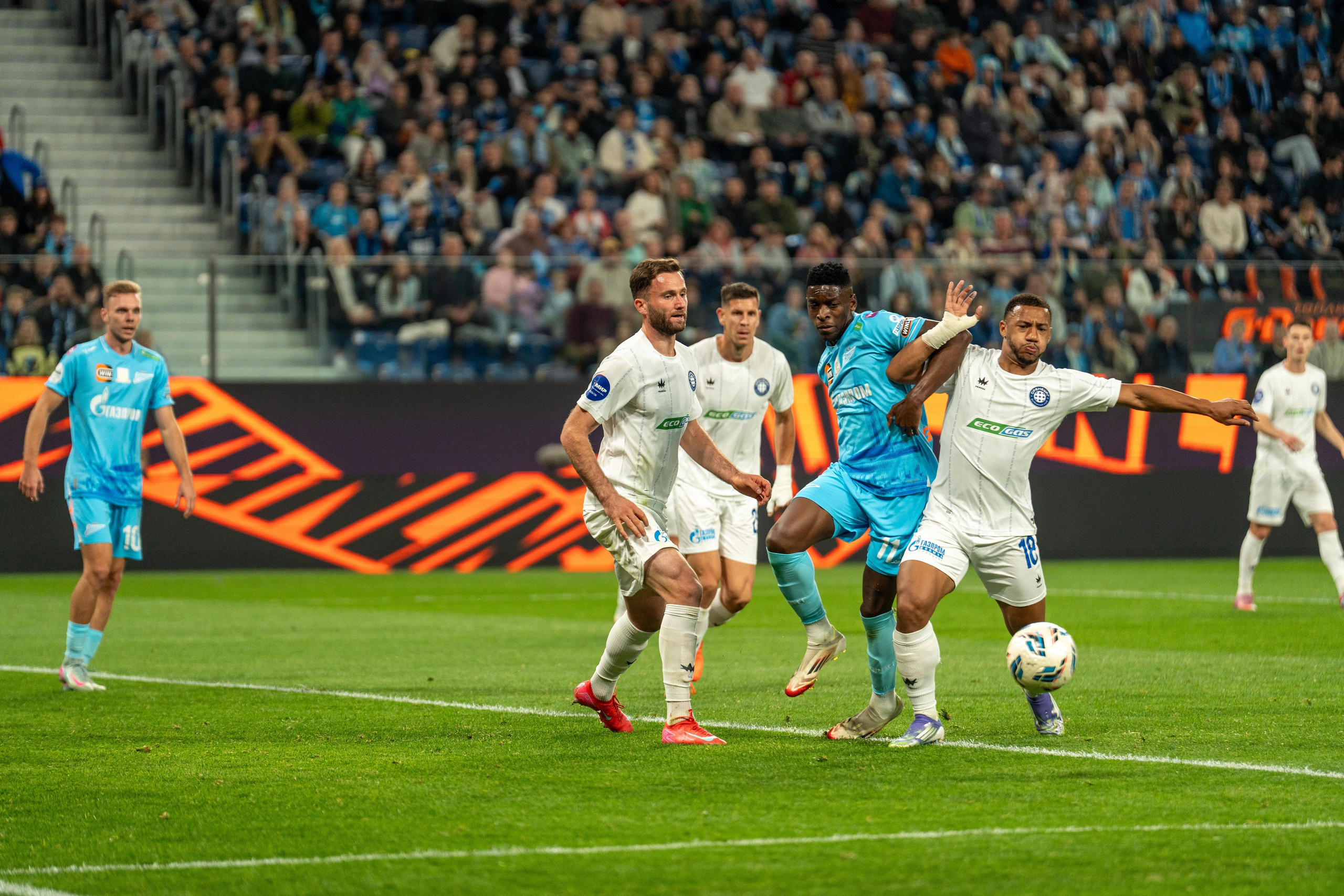 Спортивный фотограф Санкт-Петербург запечатлел момент матча Зенит–Оренбург на Газпром Арене