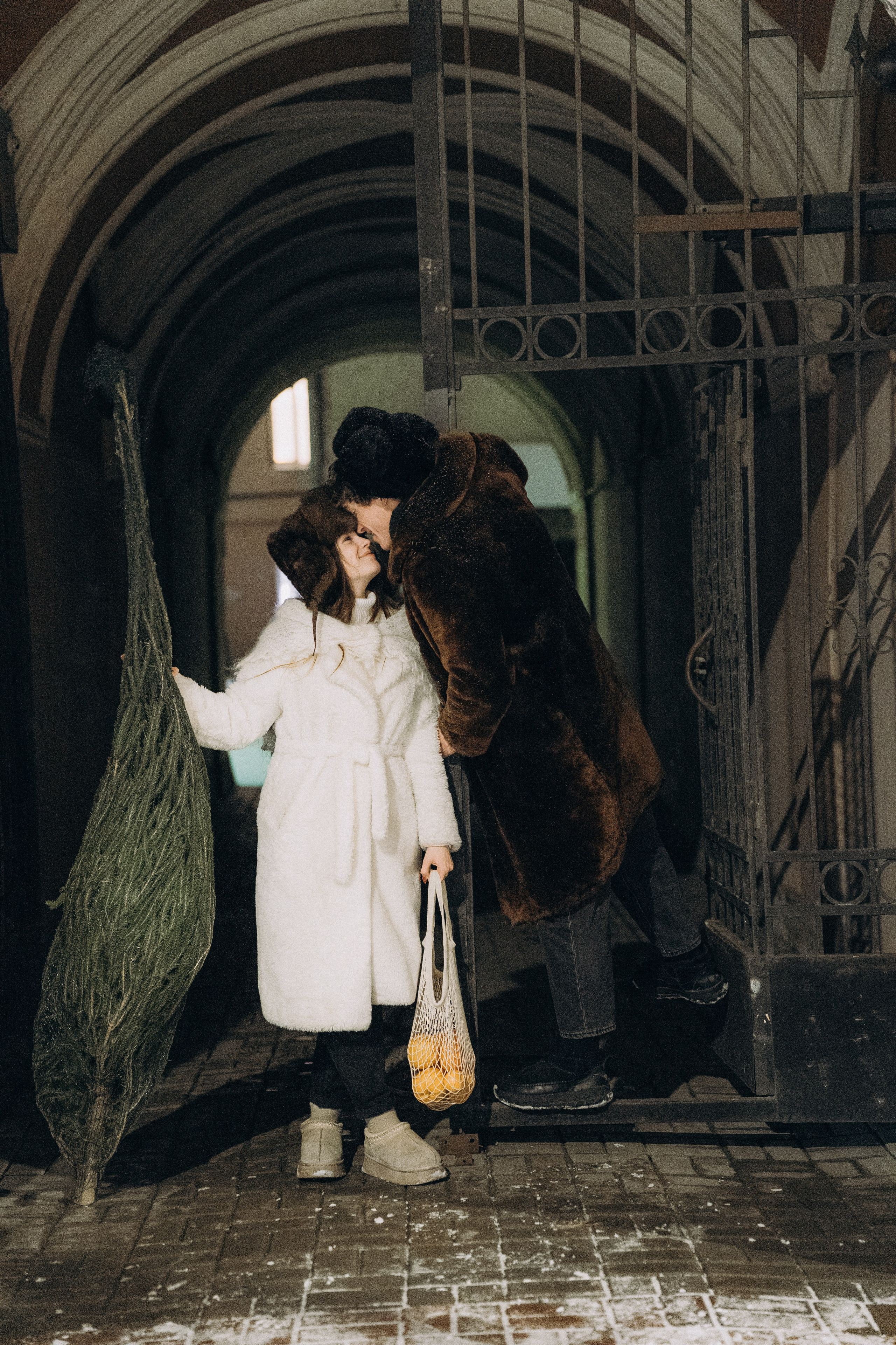 НОВОГОДНЯЯ ПРОГУЛКА ПАРЫ ПО ЧЕРНЫШЕВСКОЙ ПЕРЕД НОВЫМ ГОДОМ. Профессиональный фотограф, Санкт-Петербург — Виктория Богомолова