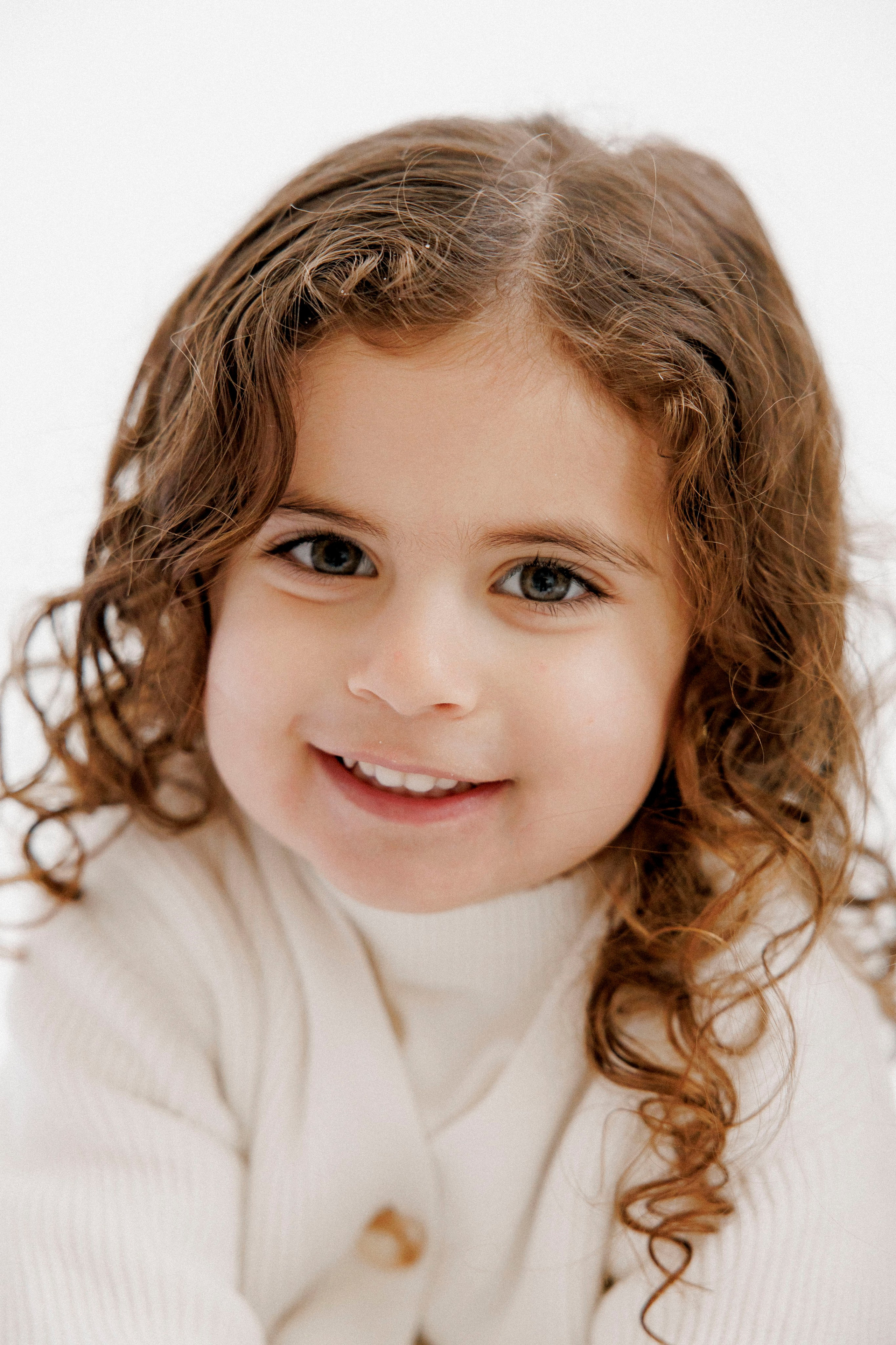 Family photoshoot in White Studio. Wedding and family photographer