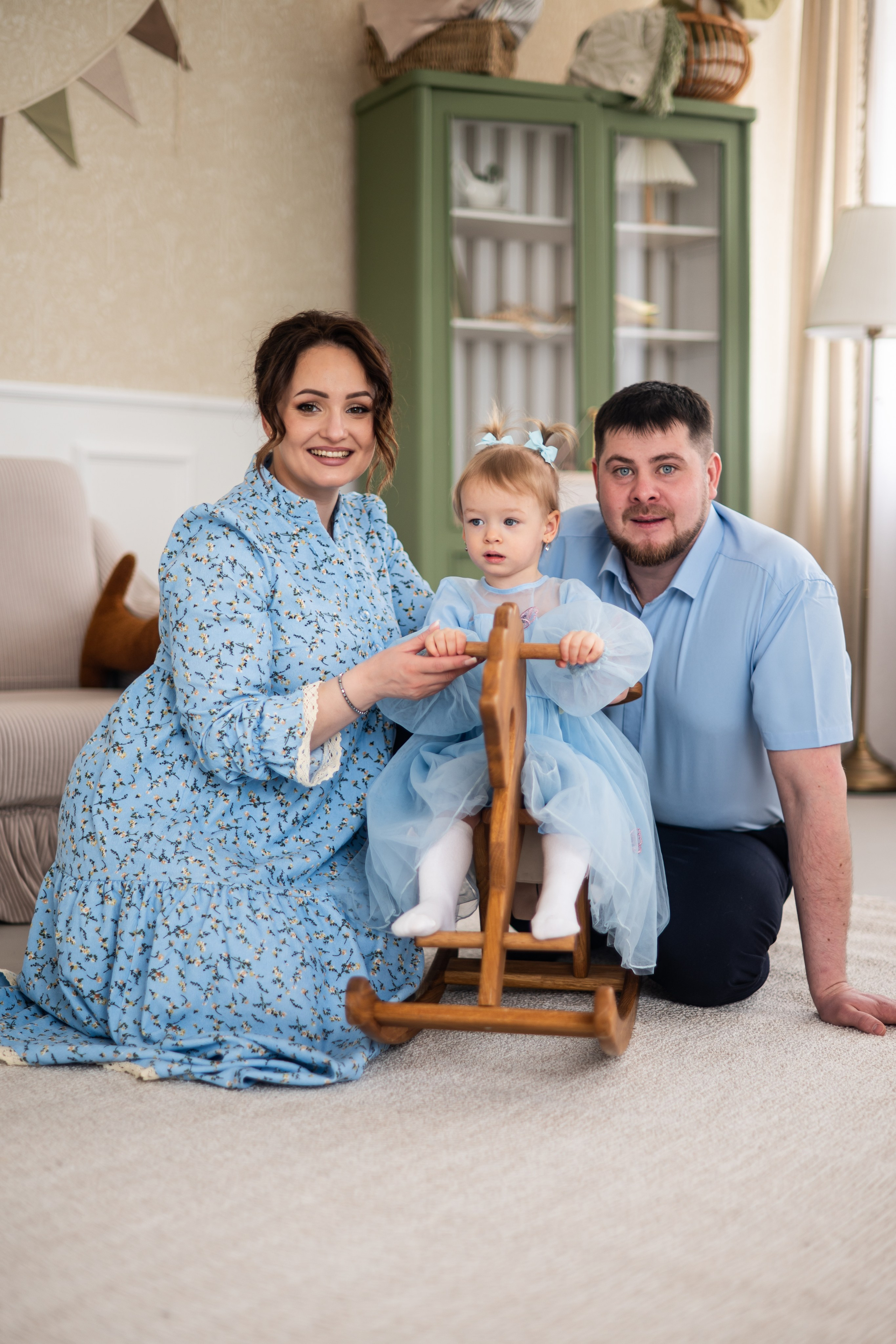 Александр и Анастасия и доченька Юлечка (1). Я Ольга Казанцева, фотографирую снимаю ваши киноистории и печатаю фото и цифровые портреты на холсте