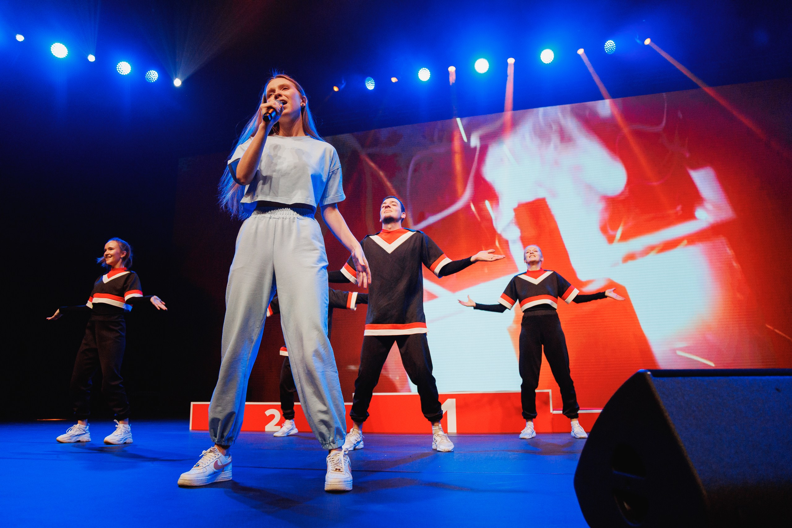 Световая инсталляция и брендинг на строительном форуме в Екатеринбурге