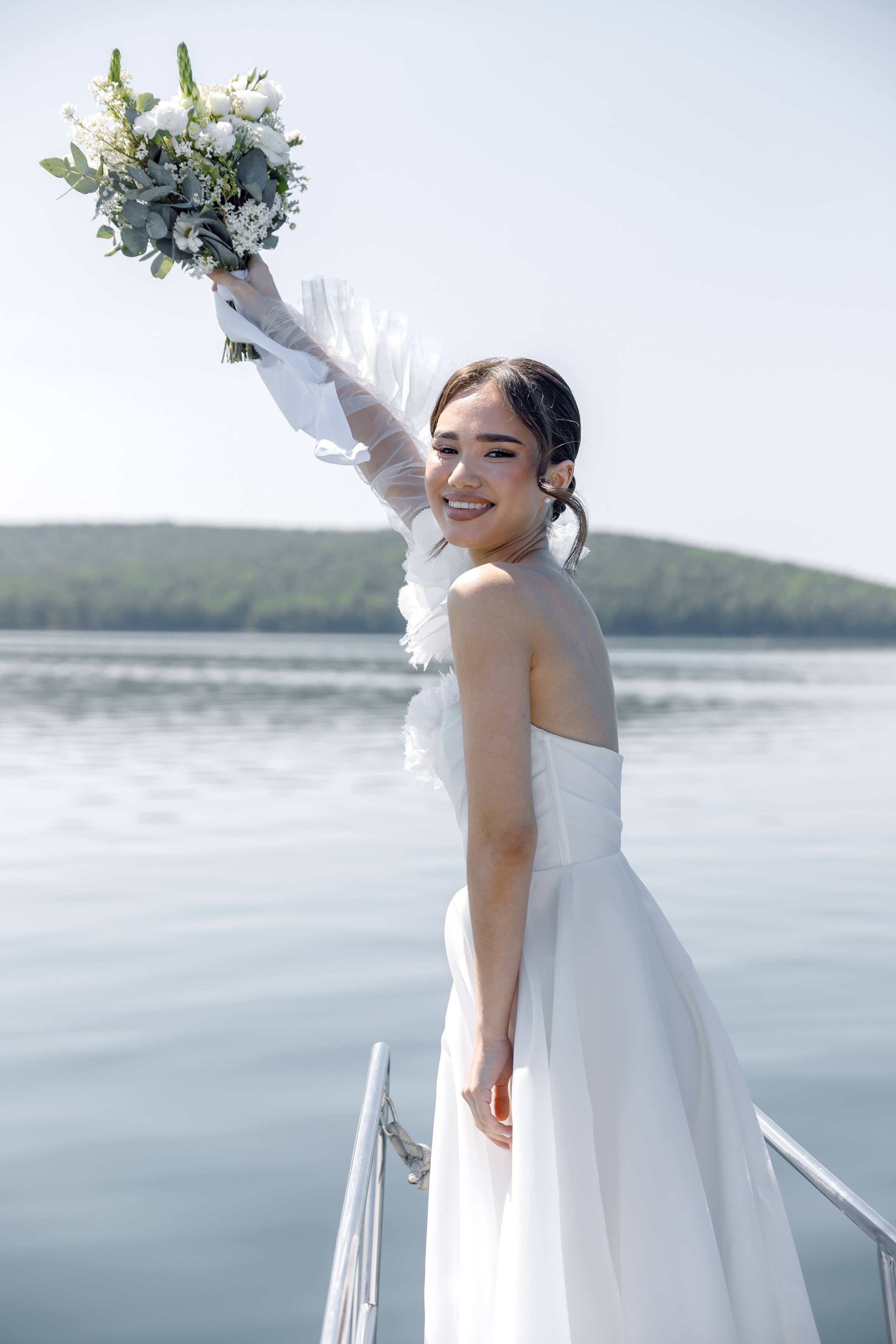 Яхта Омега (Каприз Невесты). Свадебный фотограф Иркутск, репортажный фотограф Иркутск