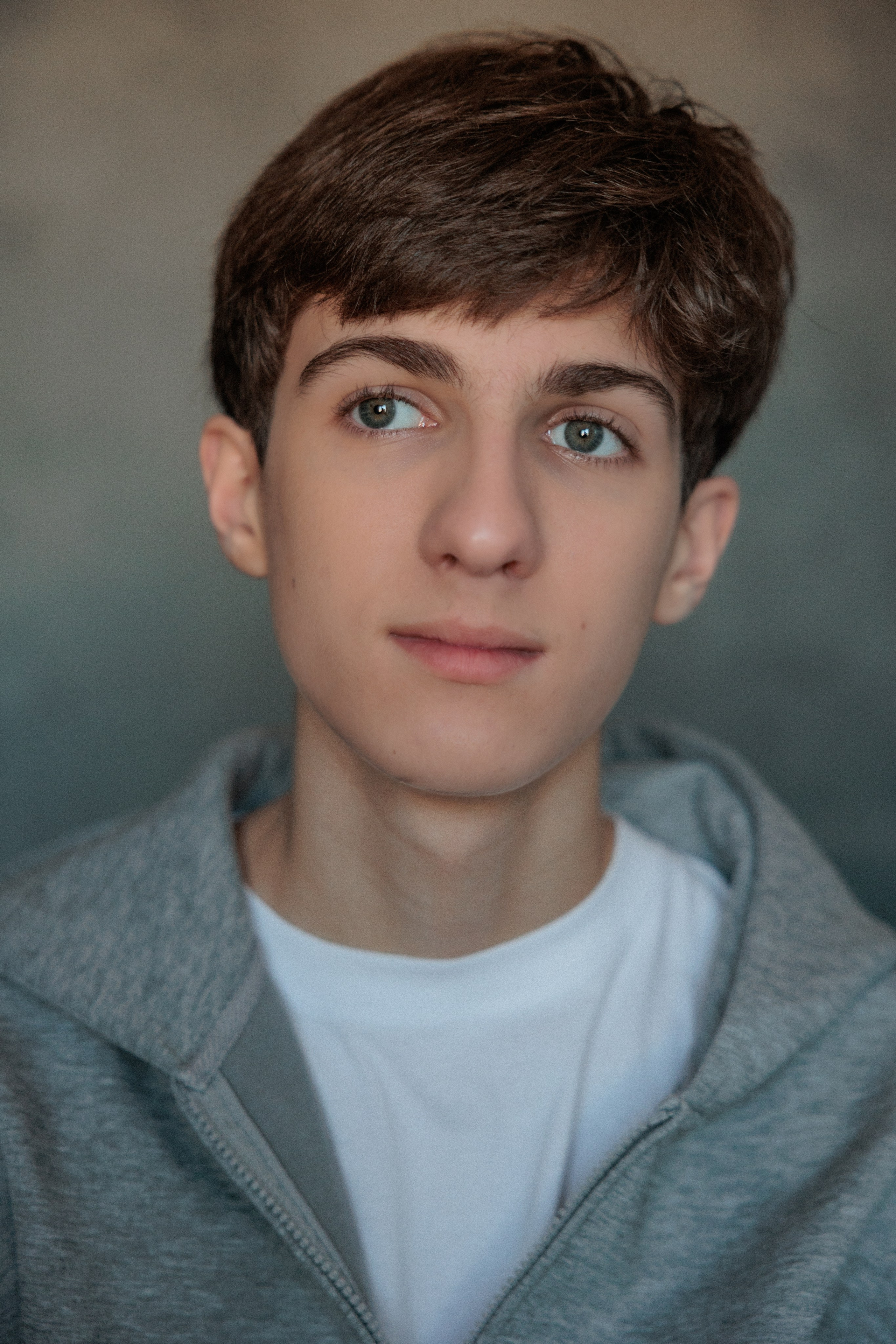 АРТЁМ. Я фотограф из Москвы к Вашим услугам