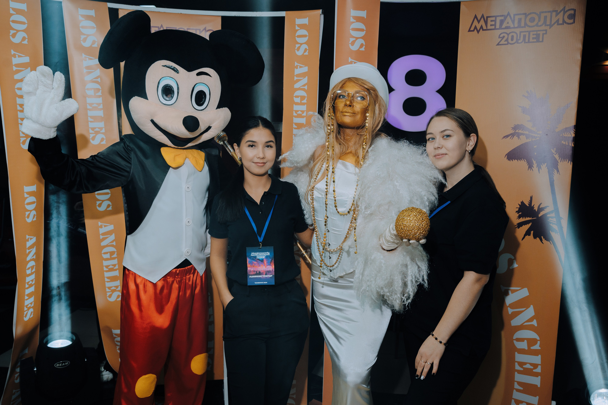 20 ЛЕТ МЕГАПОЛИС ЧЕЛЯБИНСК ХЕДЛАЙНЕР ЕЛКА. Репортажный фотограф Зуев Роман г. Челябинск