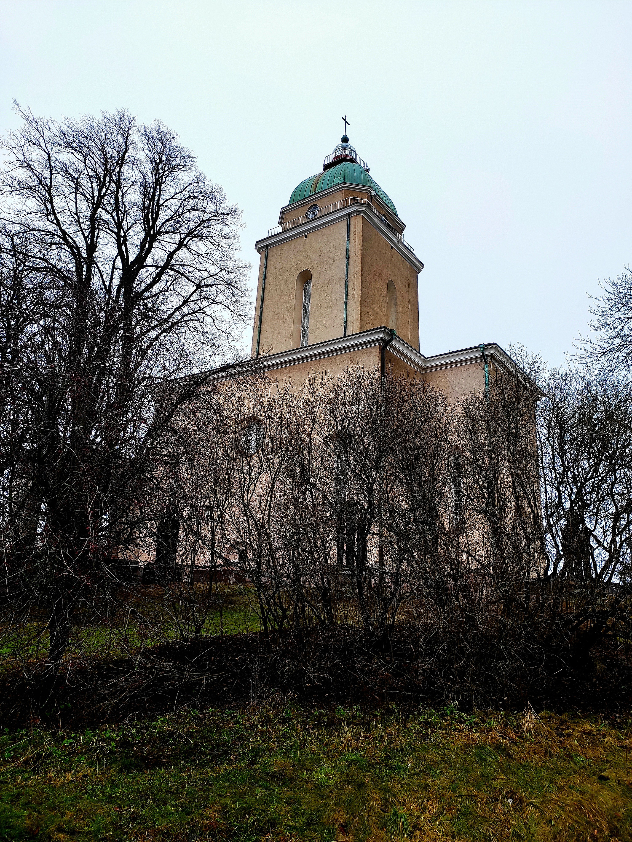 Приехали погулять и посмотреть на игрушки XX в