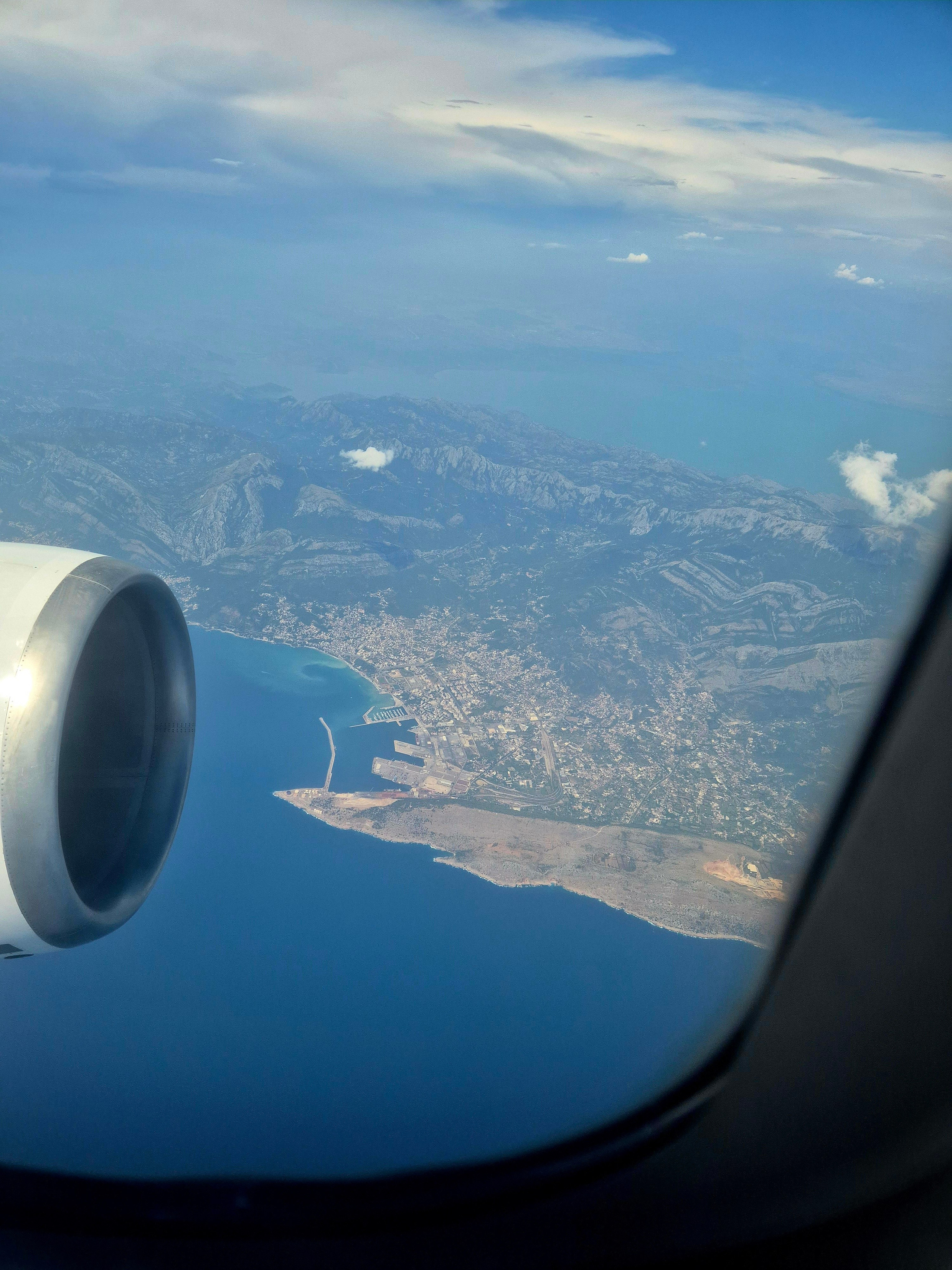 Город Бар и Скадарское озеро под крылом