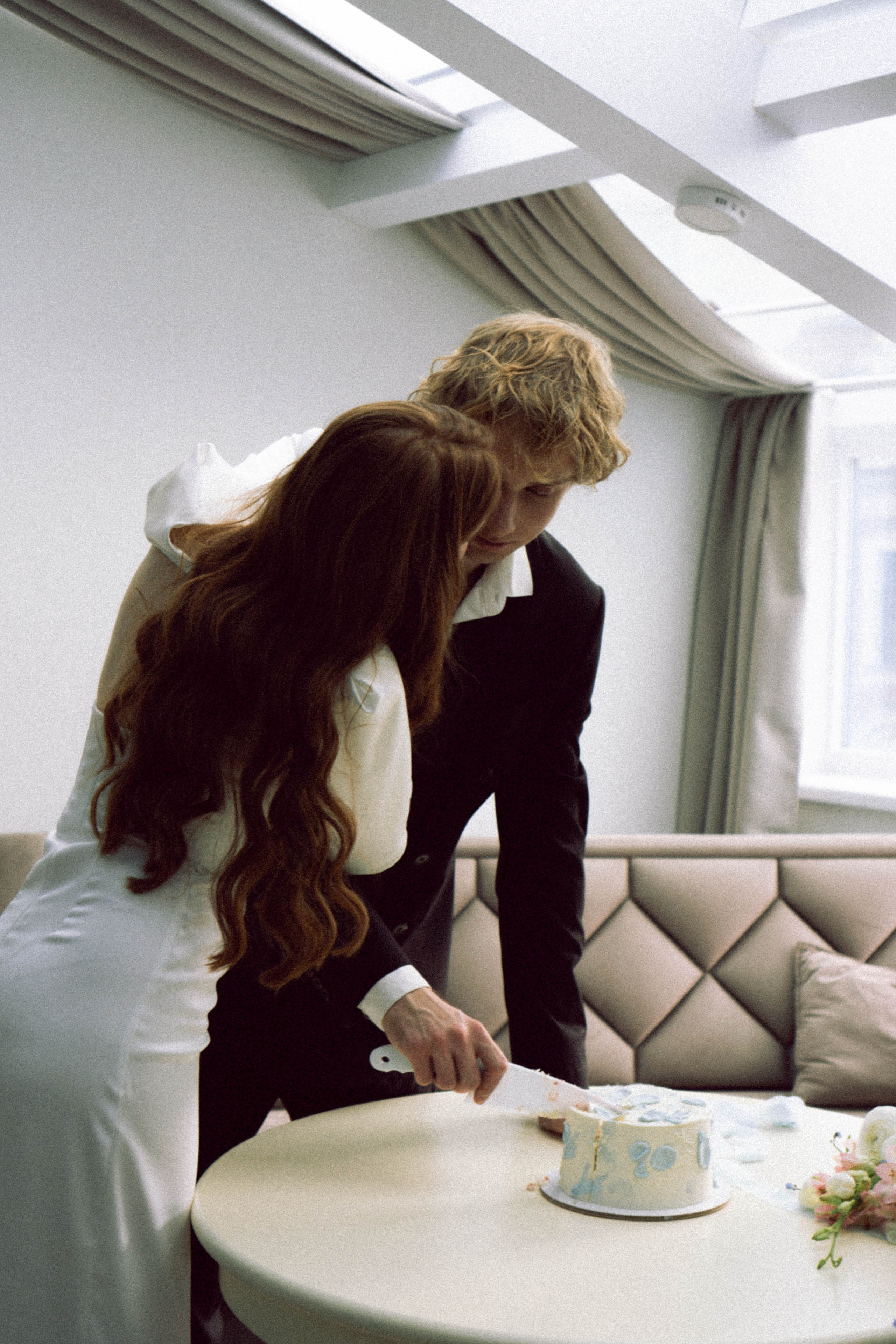 СВАДЕБНАЯ СЬЕМКА В ОТЕЛЕ. СБОРЫ ЖЕНИХА И НЕВЕСТЫ И ТАКЖЕ ТОР И ПОДГОТОВКА К ПРОГУЛКЕ. Профессиональный фотограф, Санкт-Петербург — Виктория Богомолова