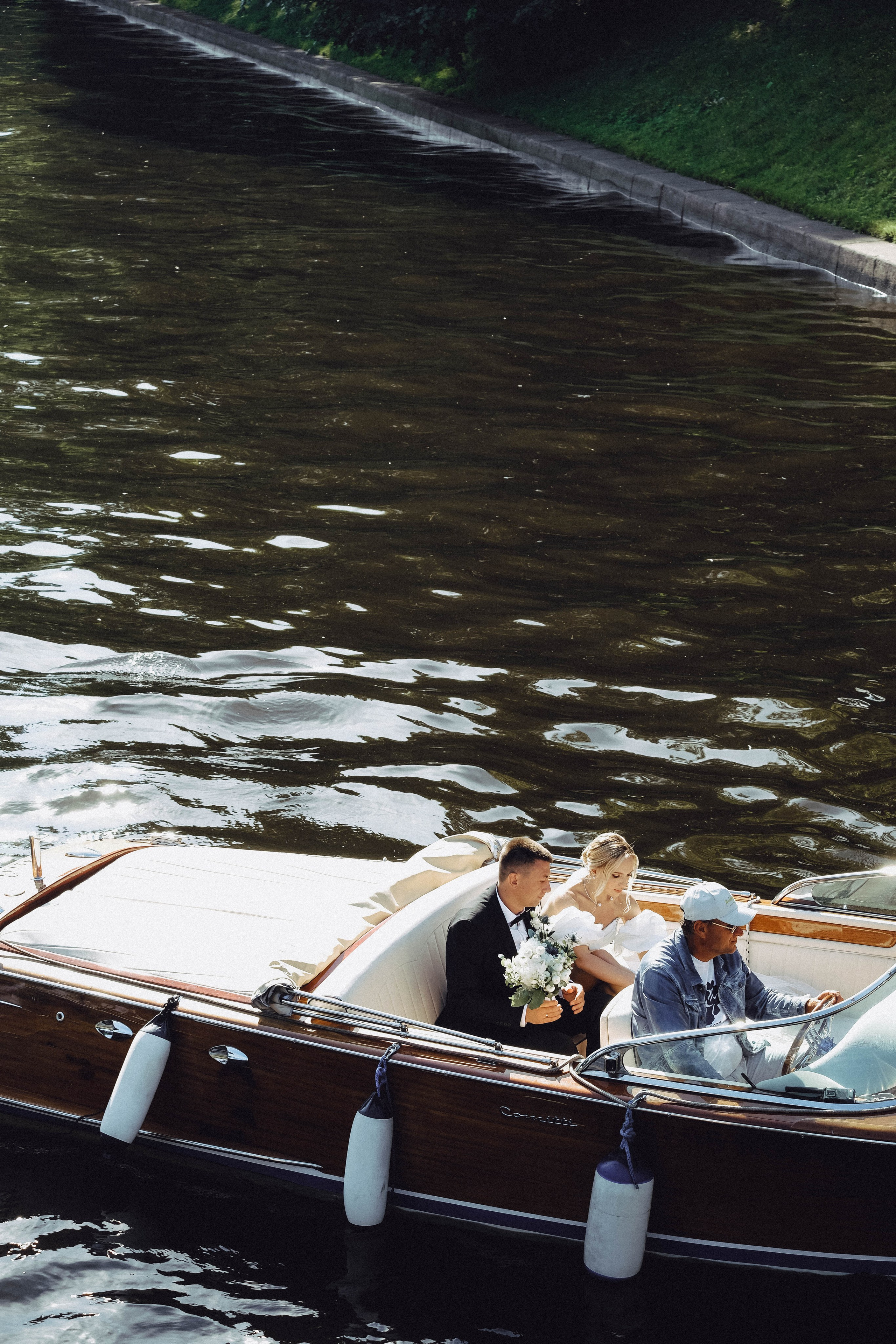 СВАДЕБГНАЯ ПРОГУЛКА ПО КАНАЛ САНКТ-ПЕТЕРБУРГА НА КАТЕРЕ. Профессиональный фотограф, Санкт-Петербург — Виктория Богомолова