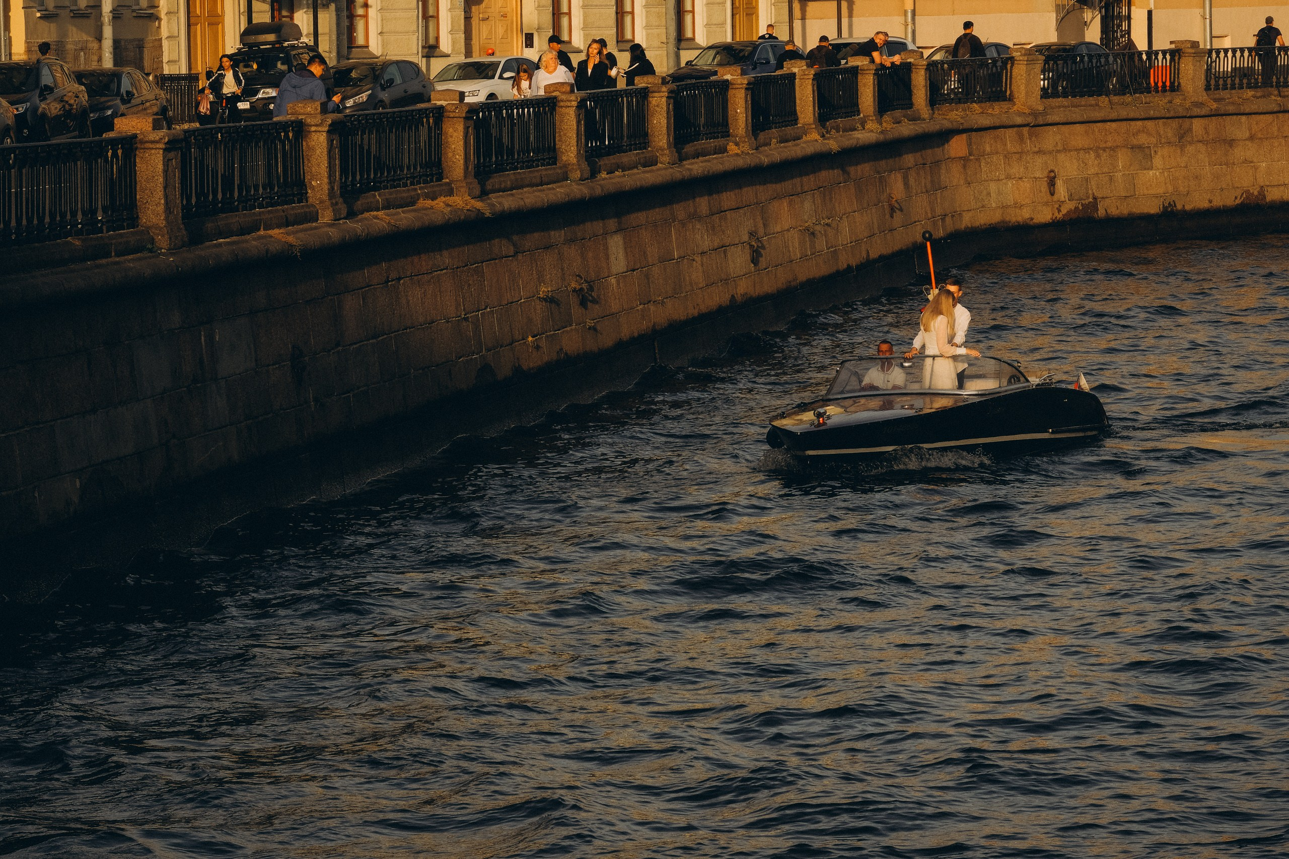 СВАДЕНБНАЯ СЬЕМКА НА КАТЕРЕ ПО КАНАЛАМ САНКТ-ПЕТЕРБУРГА И В АКВАТОРИИ НЕВЫ. Профессиональный фотограф, Санкт-Петербург — Виктория Богомолова