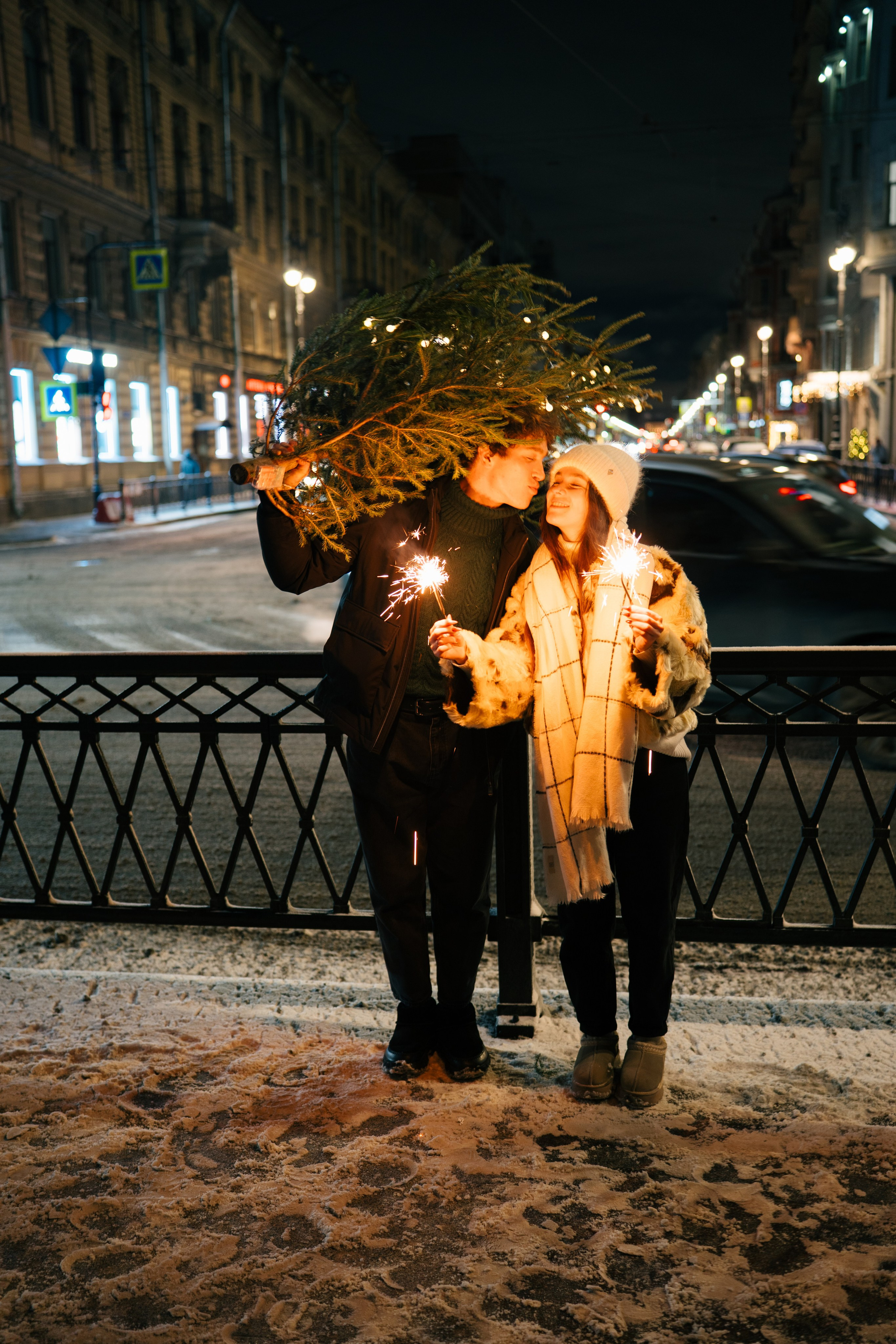 НОВОГОДНЯЯ ПРОГУЛКА ПАРЫ ПО ЧЕРНЫШЕВСКОЙ ПЕРЕД НОВЫМ ГОДОМ. Профессиональный фотограф, Санкт-Петербург — Виктория Богомолова
