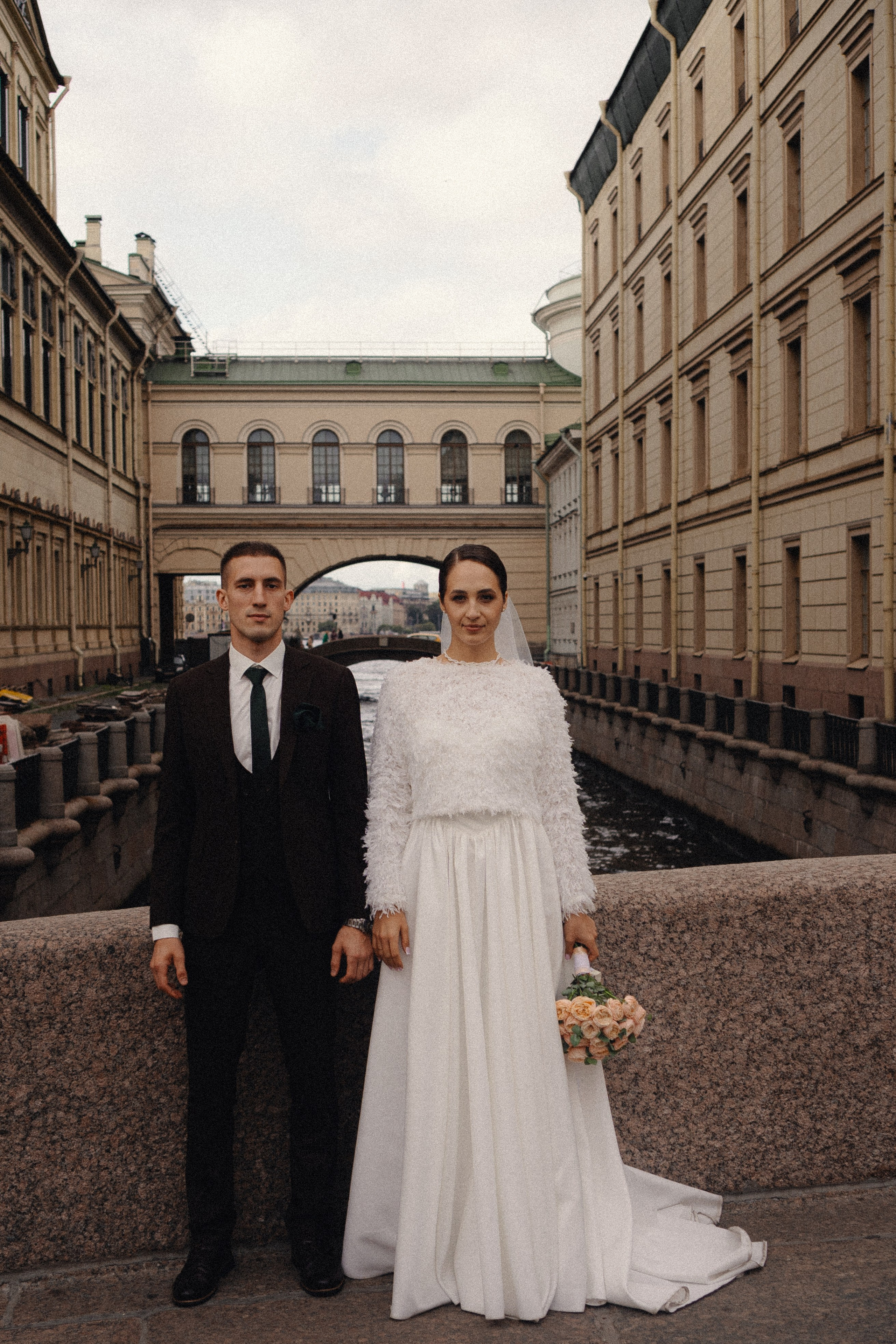 СВАДЕБНАЯ ПРОГУЛКА В САНТК-ПЕТЕРБУРГЕ (ИСАКИЕВСКИЙ СОБОР, ЗИМНЯЯ КАНАВКА, ЭРМИТАЖ И БОЛЬШАЯ МОРСКАЯ УЛИЦА). Профессиональный фотограф, Санкт-Петербург — Виктория Богомолова
