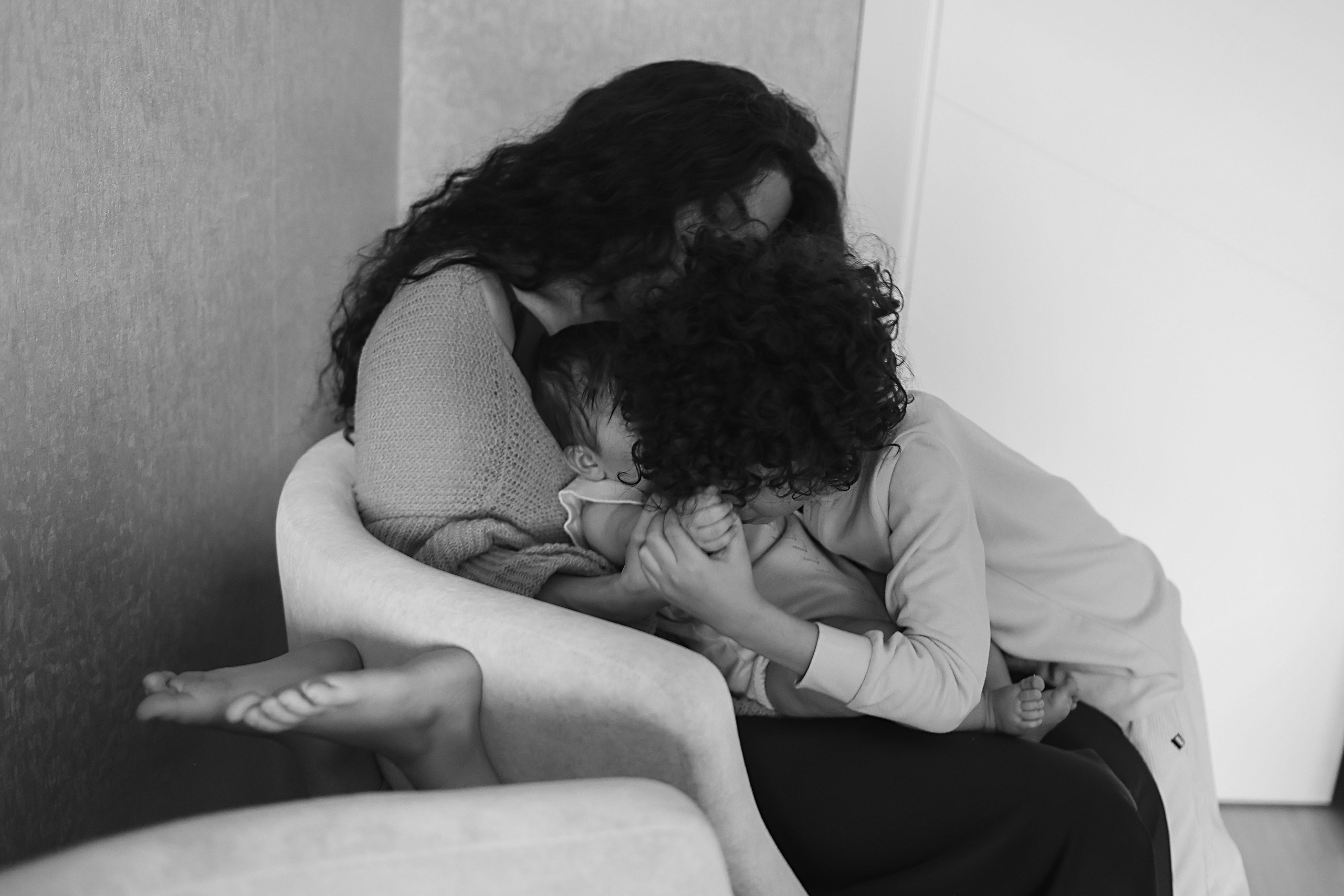 С малышкой. Семейный фотограф Тюмень, фотограф на роды Салмина Мария