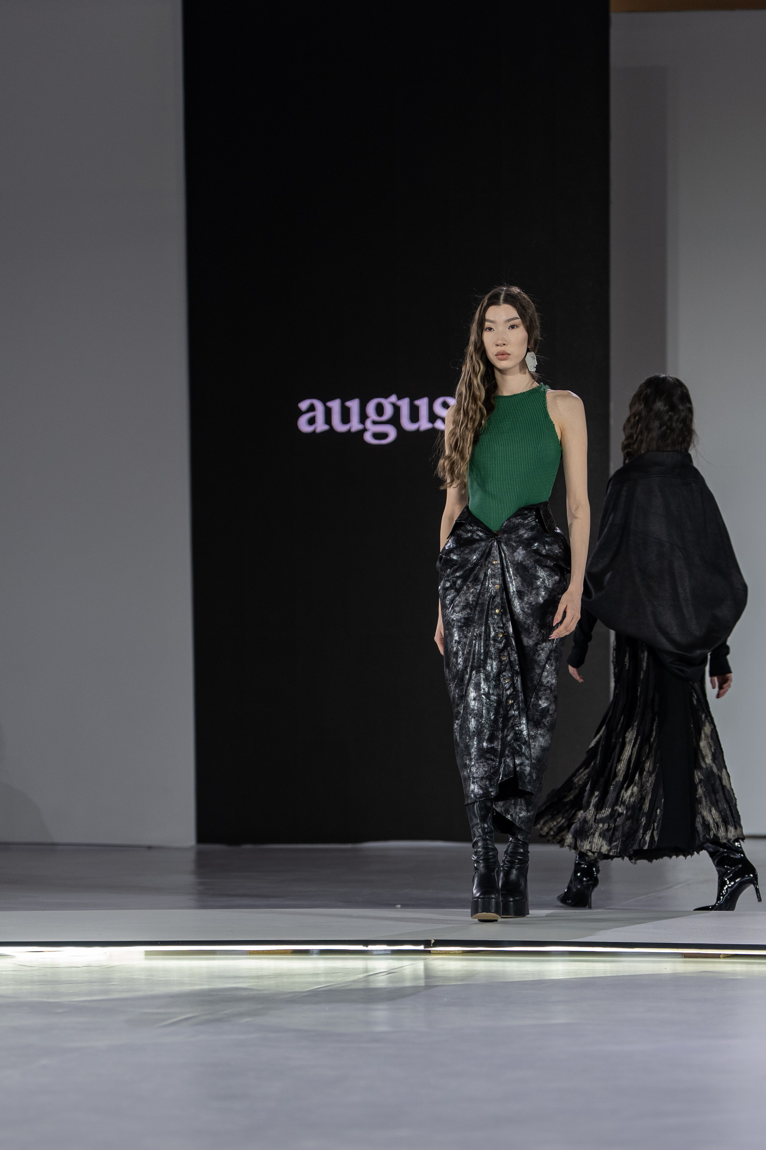 Design August. Сайт Алматинского НЮ АРТ, будуар и фэшн фотографа Дениса Карпенко