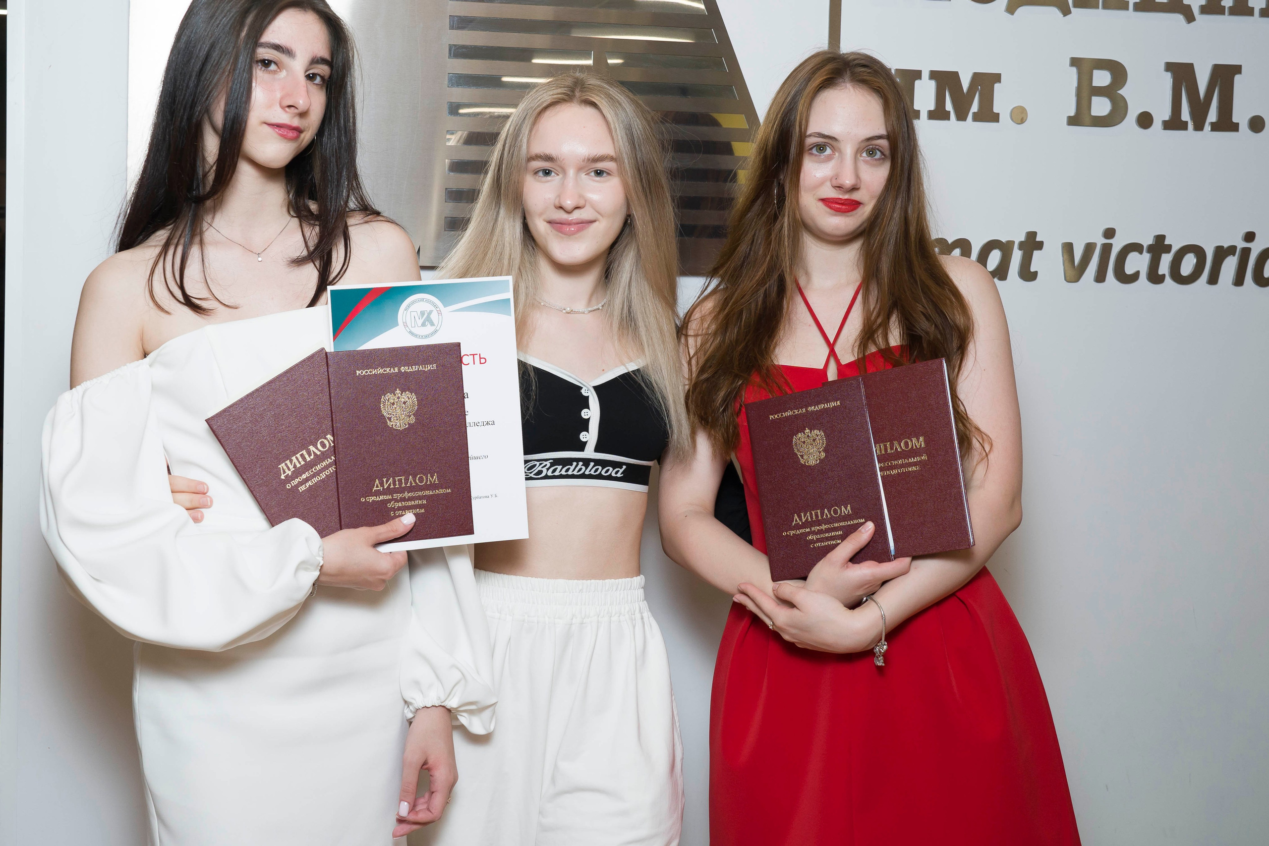 Выпускной в медколледже. Фотограф в Санкт-Петербурге. Репортажная и все съёмки для бизнеса