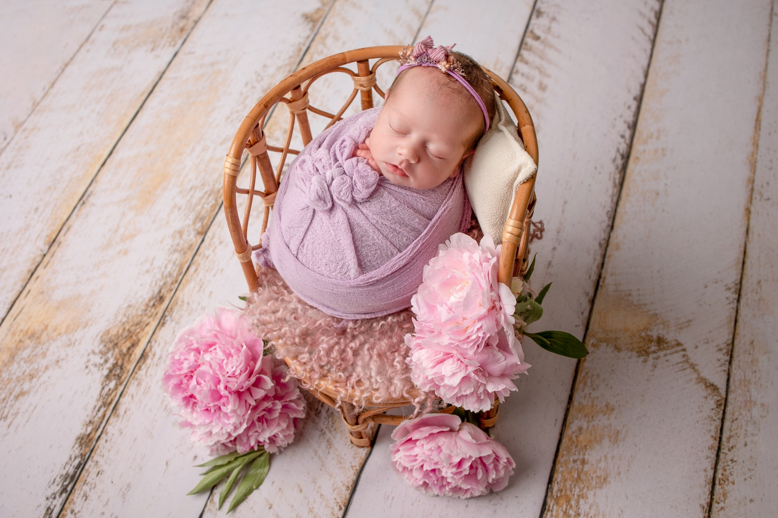 Нежная и милая фотосессия первых дней жизни Вашего ребенка в Минске. Фотограф новорождённых Минск — стоимость newborn фотосессии в Минске