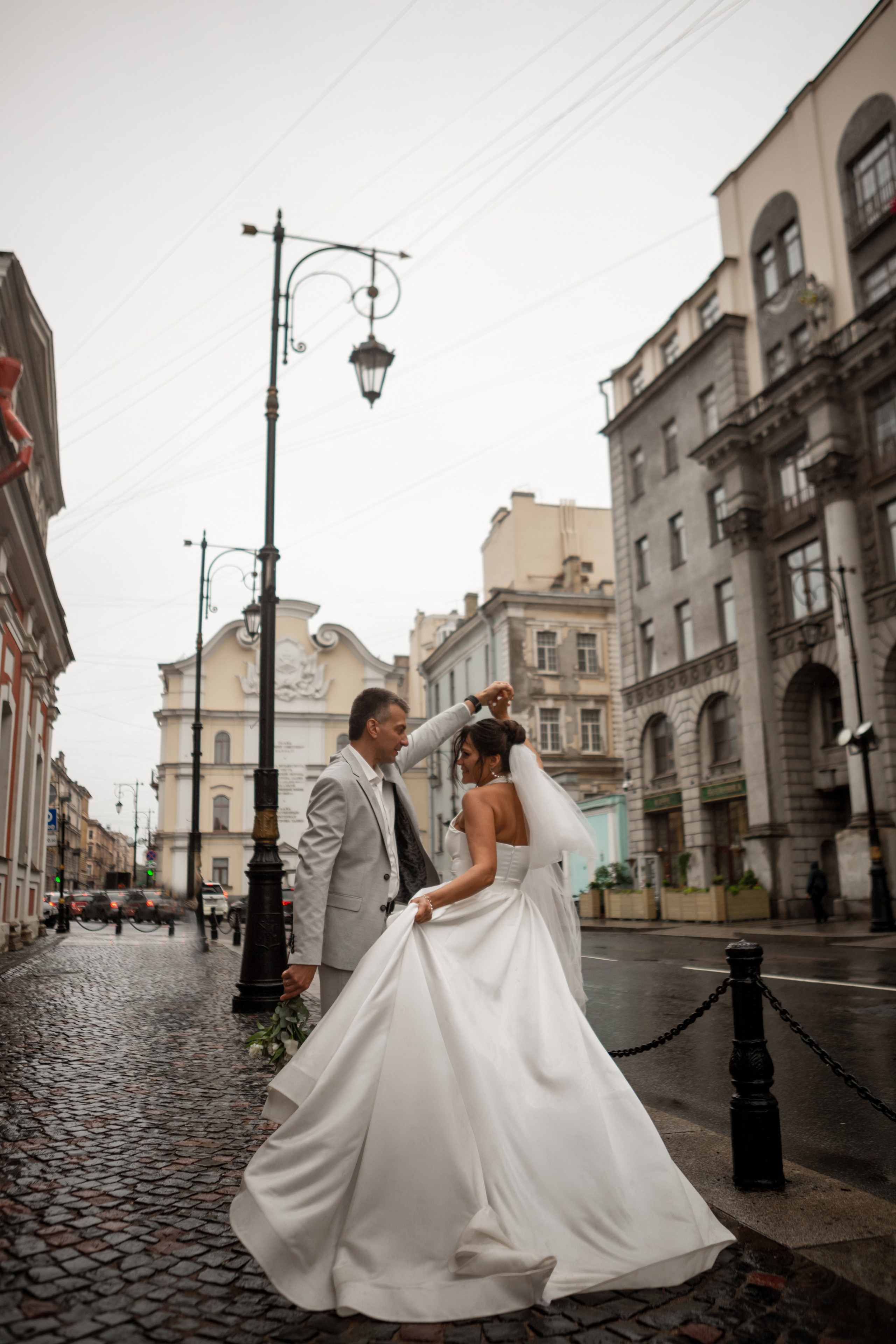 Свадебная фотопрогулка в ночном Петербурге