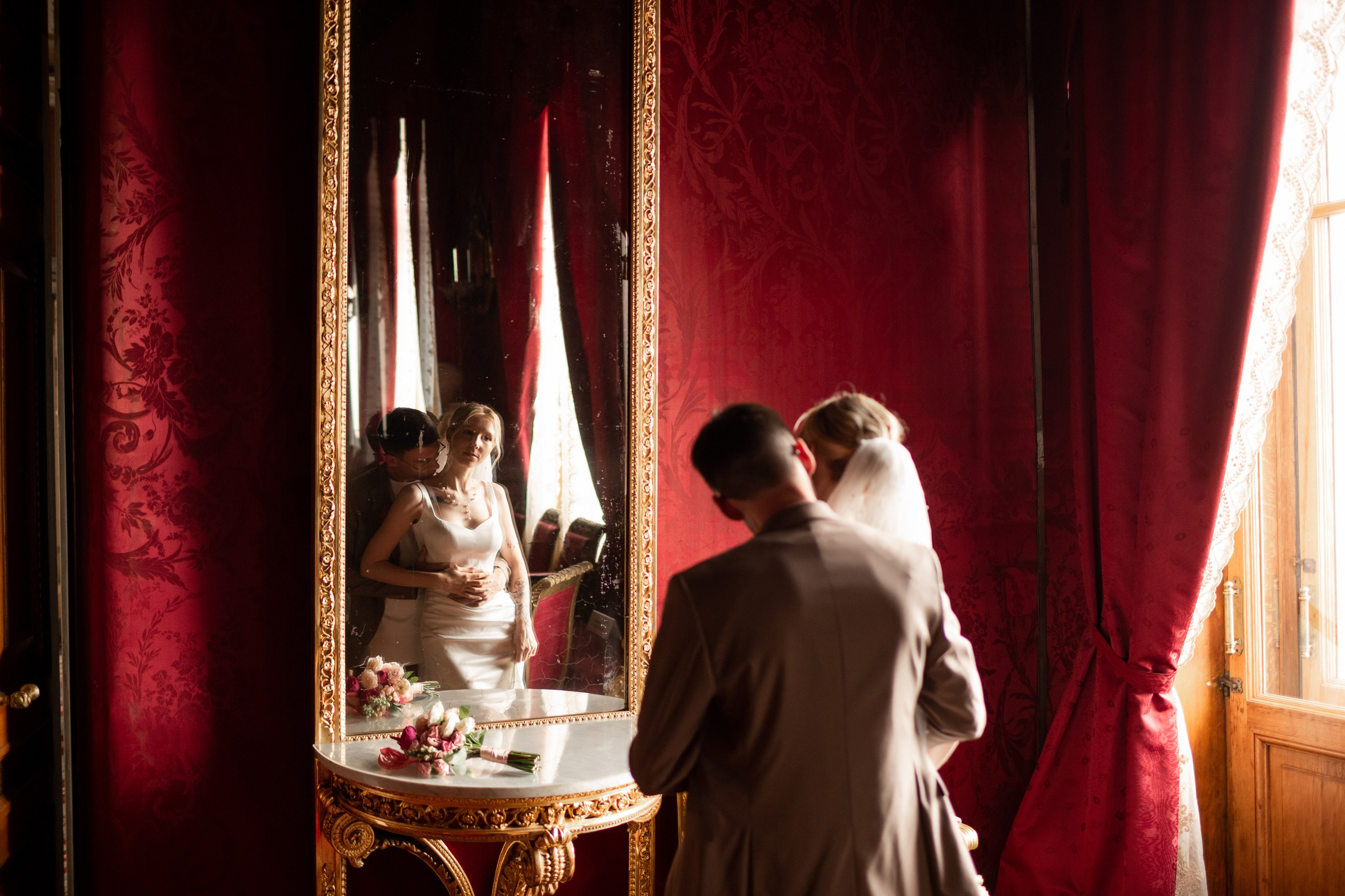 Свадебная фотосессия во дворцах Петербурга. Свадебный фотограф Кирилл Белый