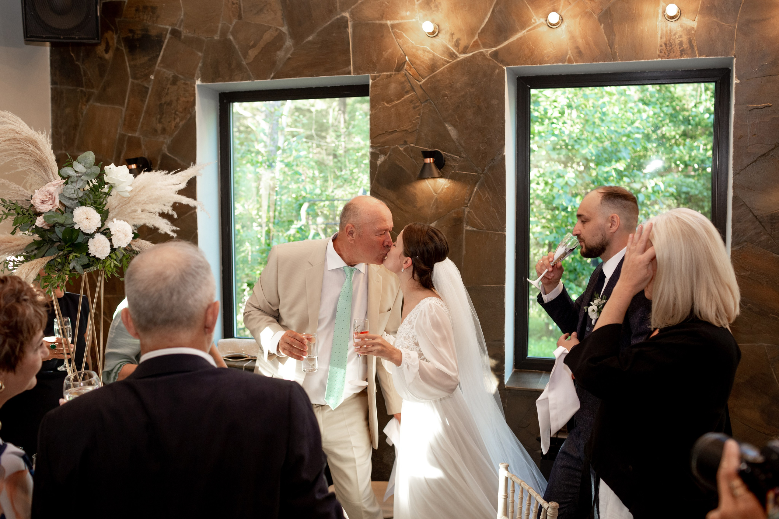 Свадебная фотопрогулка в Пушкине. Свадебный фотограф Кирилл Белый