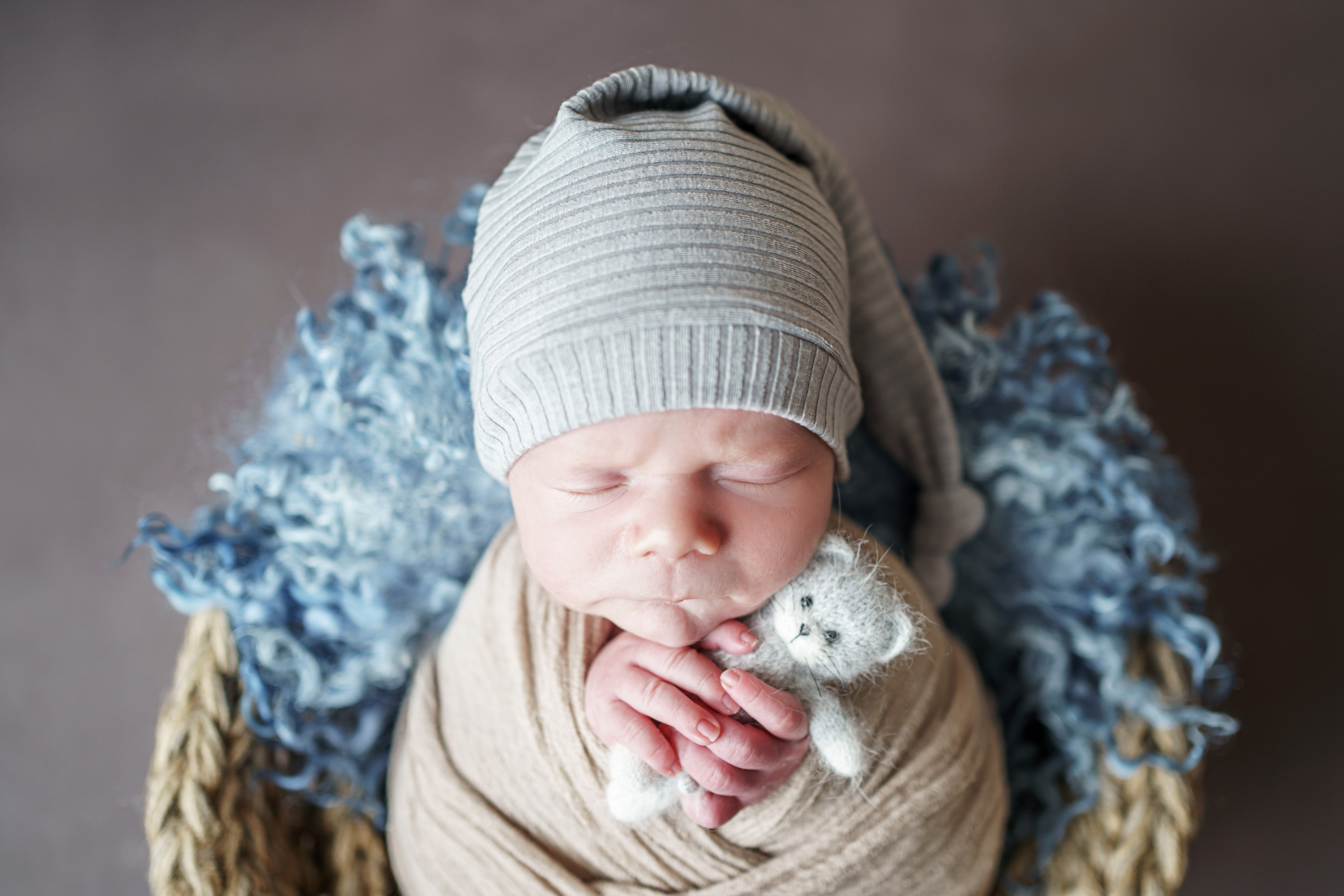 Фотографии с игрушкой в ручках одни из самых милых, согласны?) И если малыш позволит, я обязательно сделаю вам такие кадры