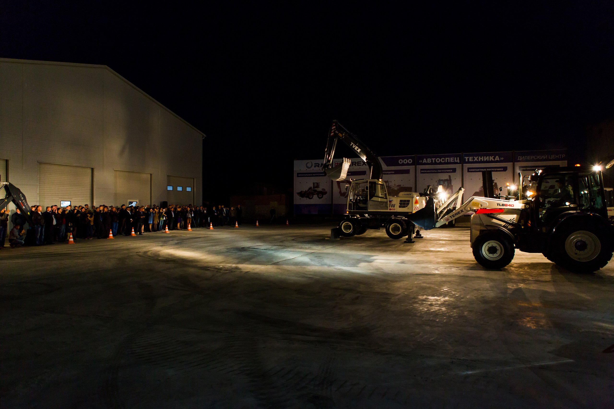 Открытие салона продаж и сервиса "Автоспецтехника". Фотограф в Астрахани