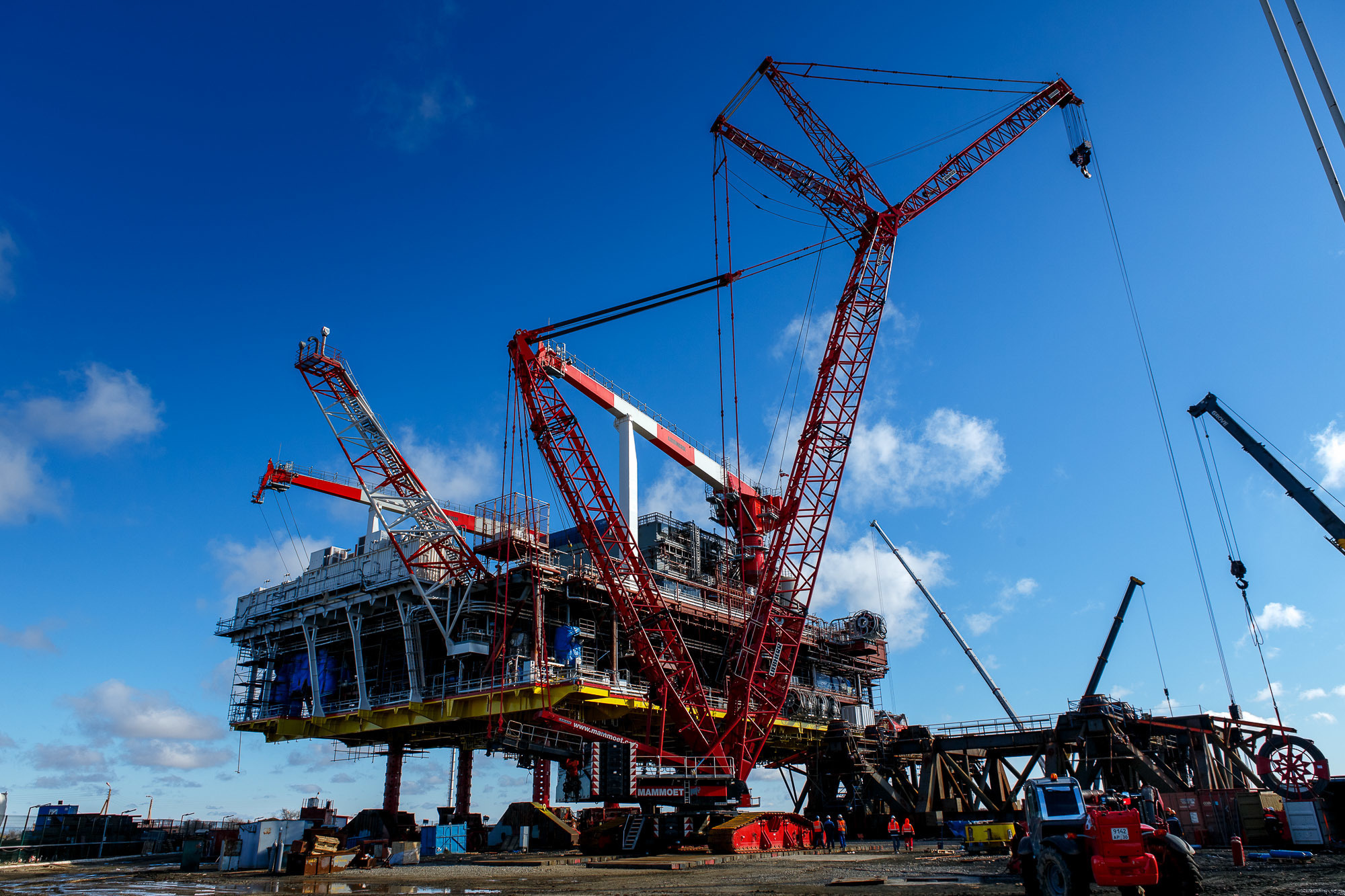 Mammoet подъем верхнего строения. Фотограф в Астрахани