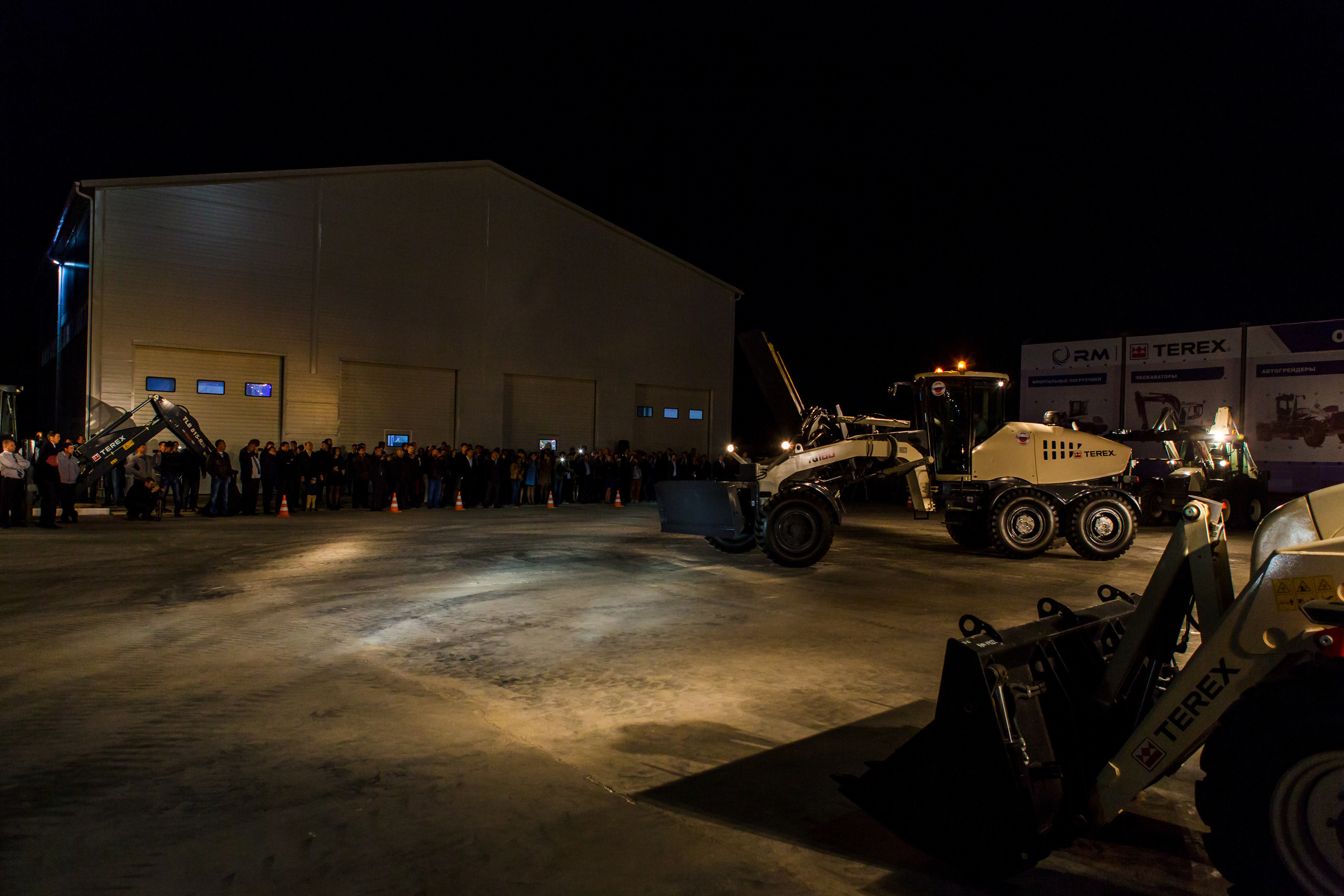 Открытие салона продаж и сервиса "Автоспецтехника". Фотограф в Астрахани