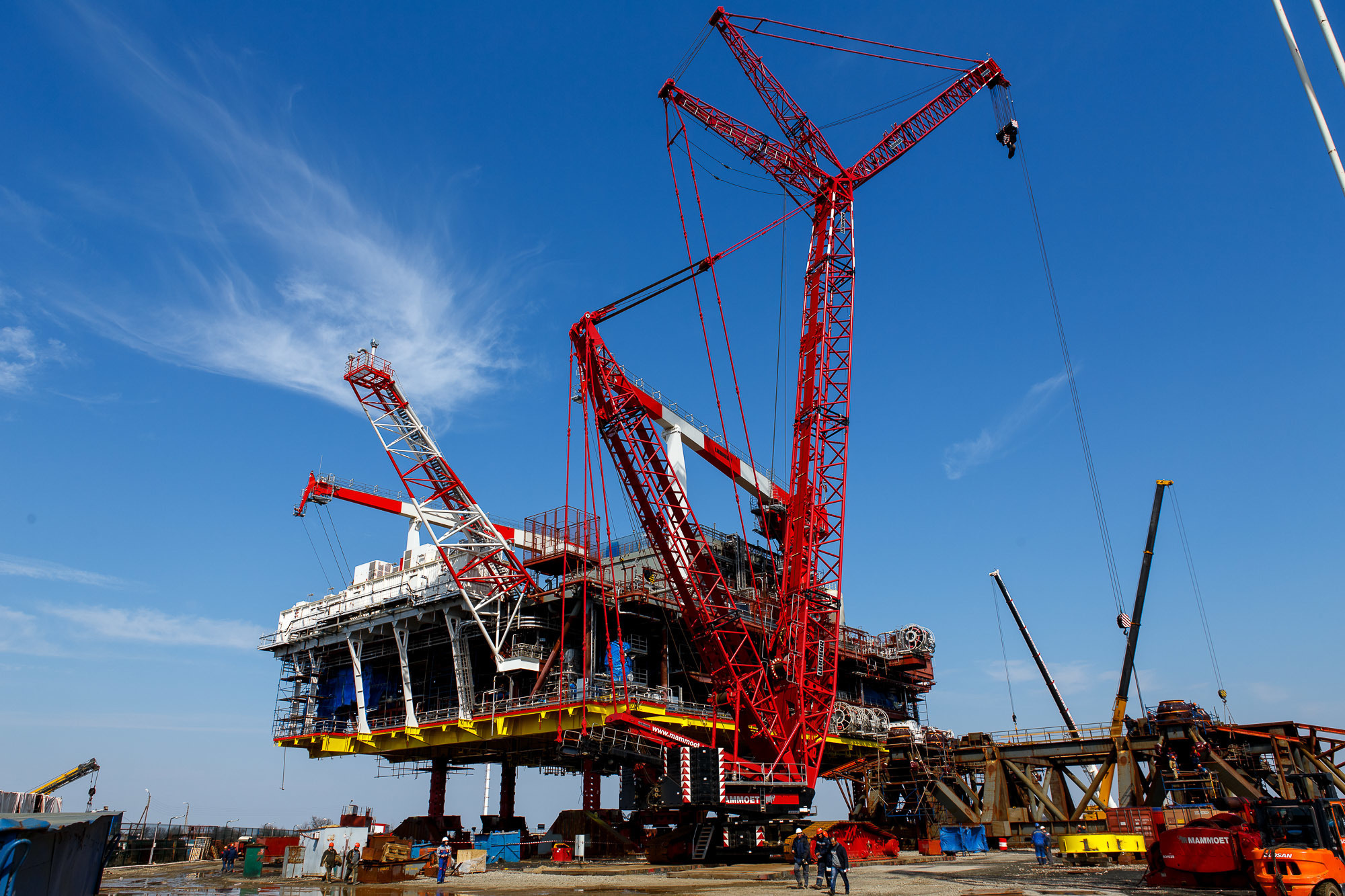 Mammoet подъем верхнего строения. Фотограф в Астрахани