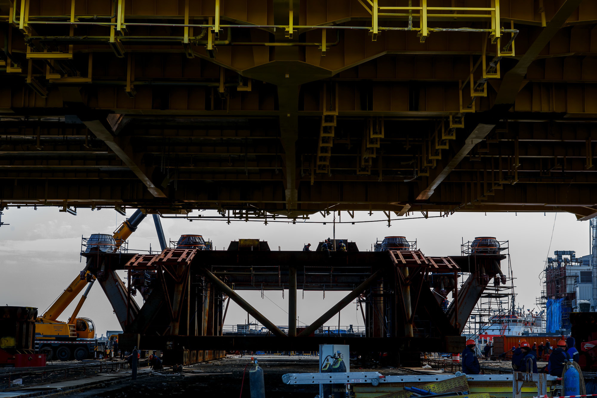 Mammoet подъем верхнего строения. Фотограф в Астрахани