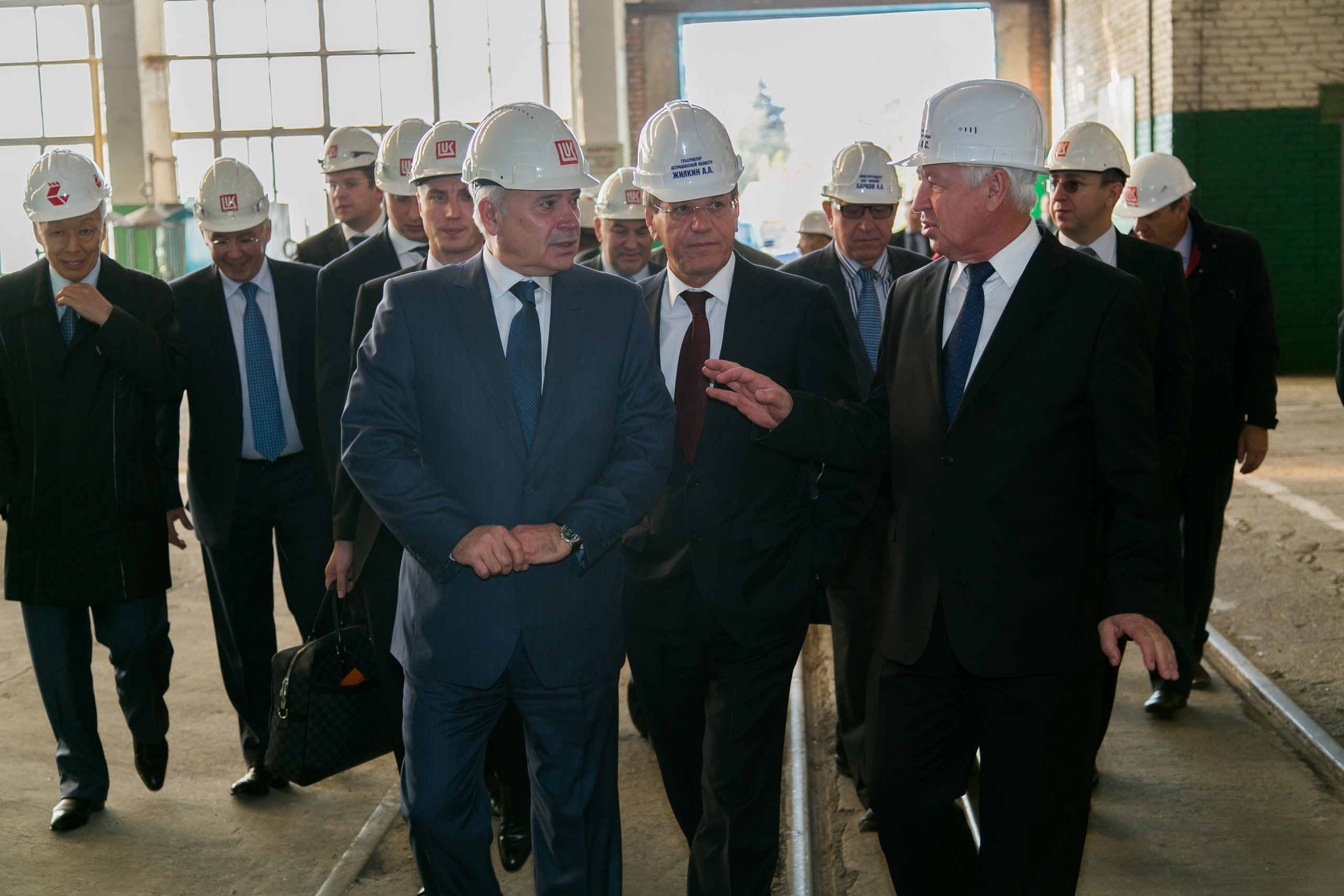 Визит В.Алекперова на CCP "Красные Баррикады". Фотограф в Астрахани