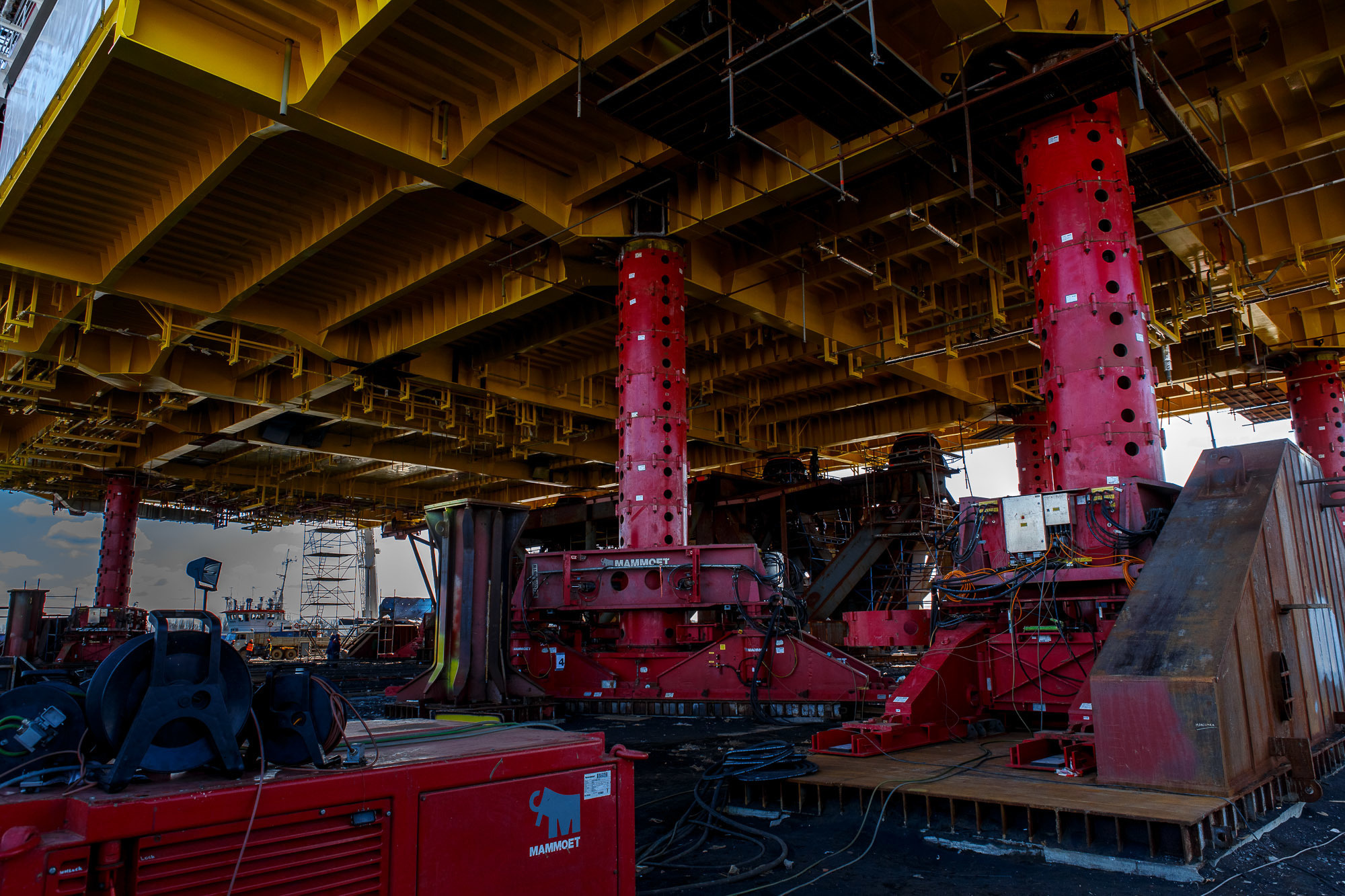 Mammoet подъем верхнего строения. Фотограф в Астрахани