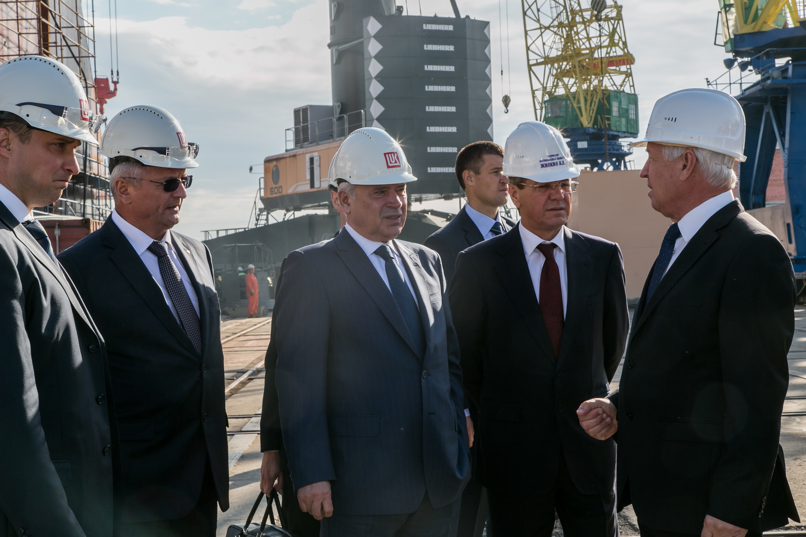 Визит В.Алекперова на CCP "Красные Баррикады". Фотограф в Астрахани