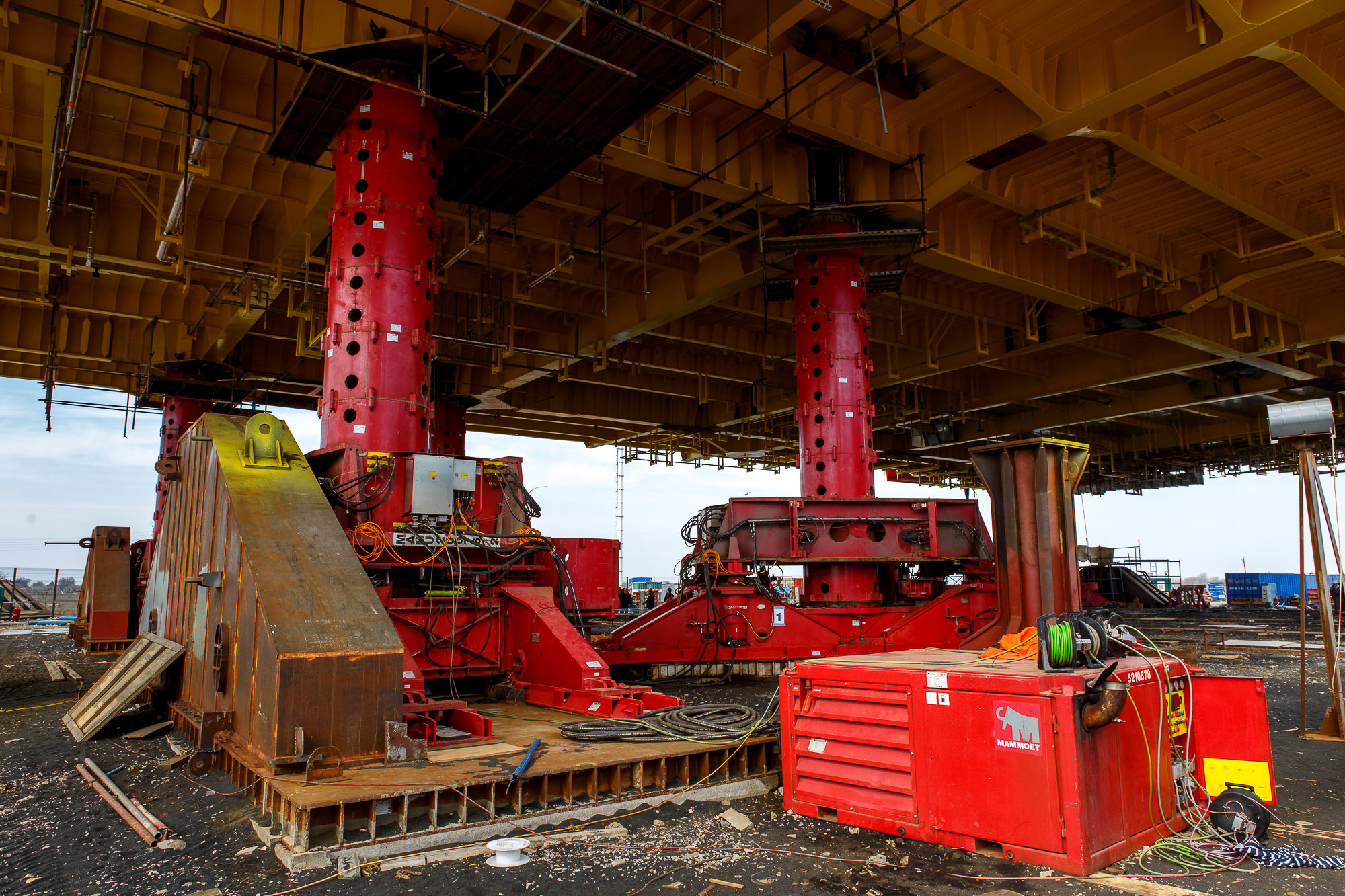 Mammoet подъем верхнего строения. Фотограф в Астрахани