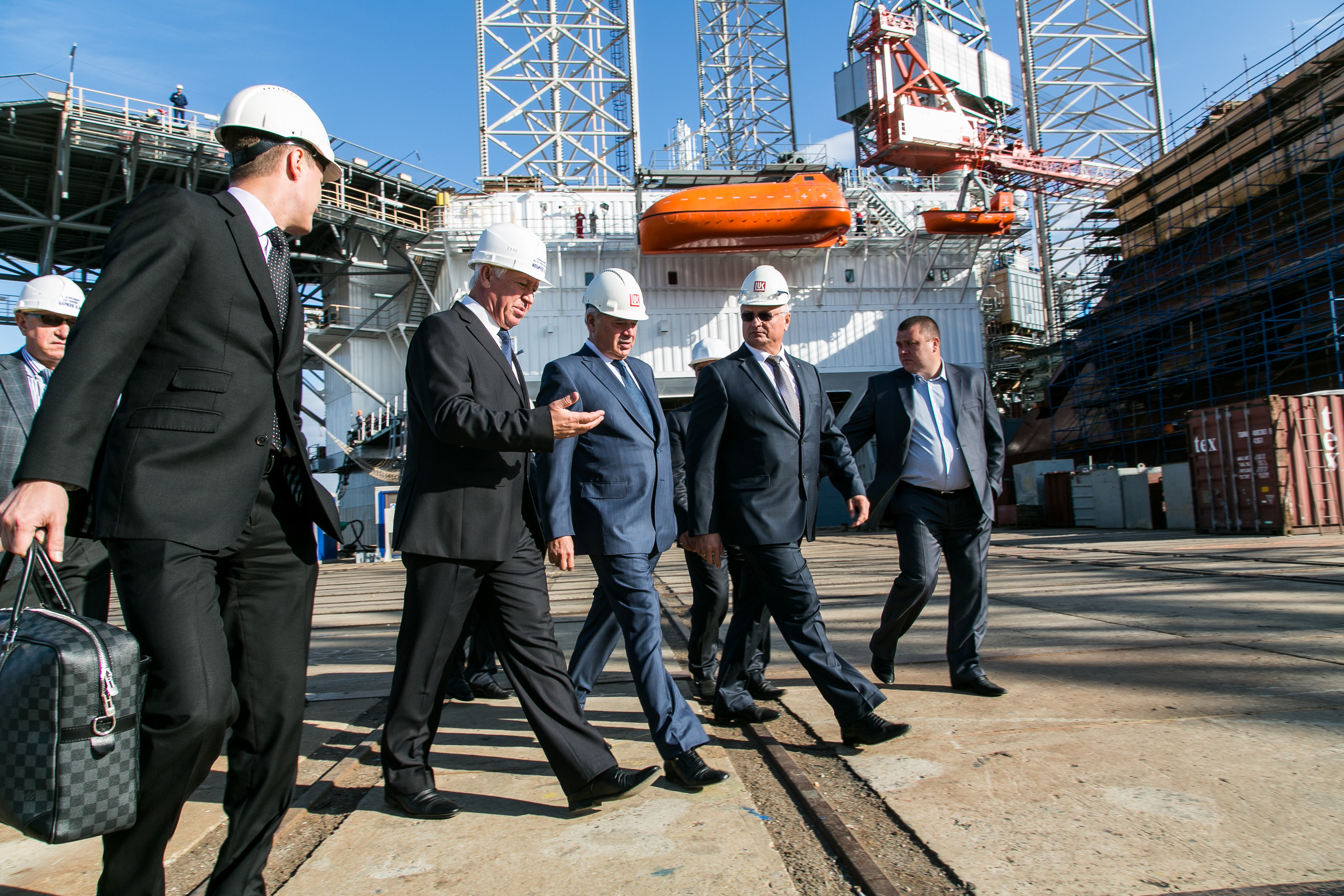 Визит В.Алекперова на CCP "Красные Баррикады". Фотограф в Астрахани