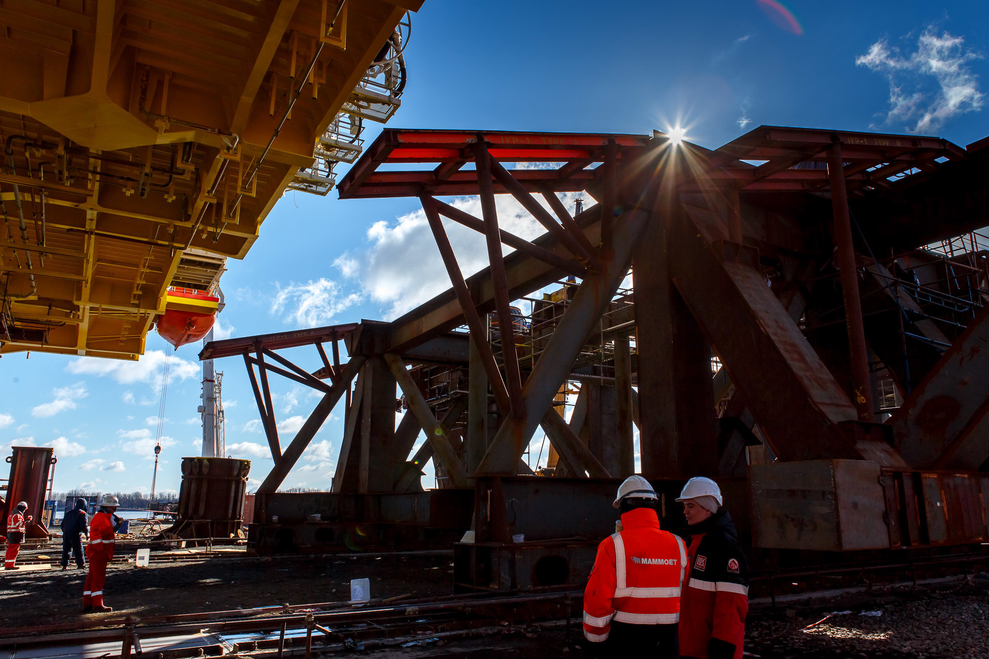 Mammoet подъем верхнего строения. Фотограф в Астрахани