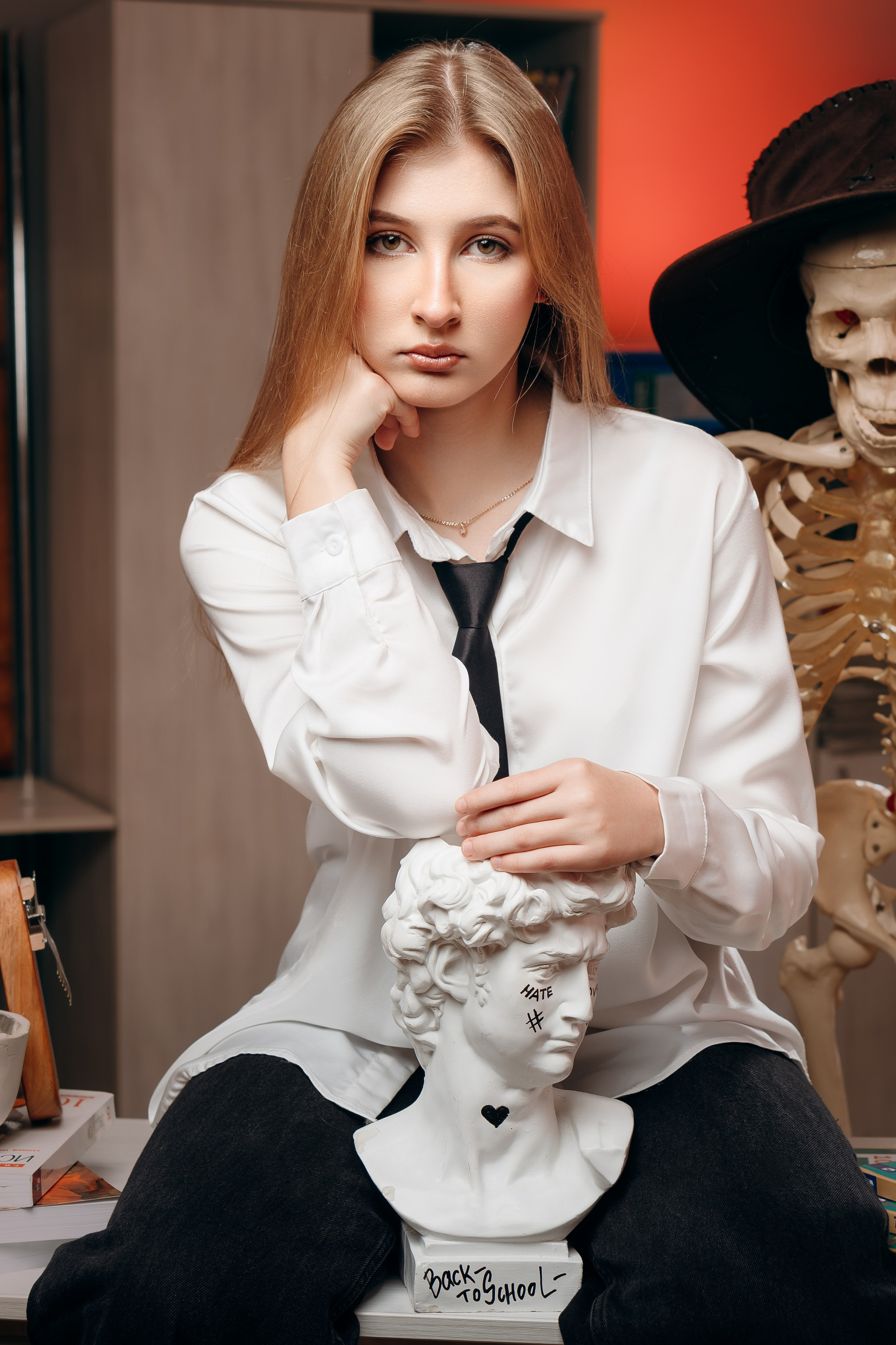 Рушим шаблоны о школьной фотографии!Мелбук. - это современный подход к созданию ярких и современных выпускных альбомов в Хабаровске и Хабаровском крае!Работаем по всему Дальнему Востоку!Наша творческая студия проводит красивые, смешные и классные фотосессии, которые подойдут для мальчиков и девочек,которые учаться в 4, 9, 11 классах.Наши макеты содержат цитаты, фото, фразы, прикольные росписи, которые мы размещаем в дипломе выпускника.Заказать выпускную книгу в городе Хабаровск, настолько же важно, как выпускная песня и выпускная лента на торжественный праздник.Дизайнер наших книг живет в СПБ, а ваши альбомы печатаются в Москве.Посмотрите наши работы на сайте, которые изготовил наш фотограф на Дальнем Востоке в 2024 - 2025 году.На нашем сайте размещены шаблоны, информация, цена и трудовой договор.