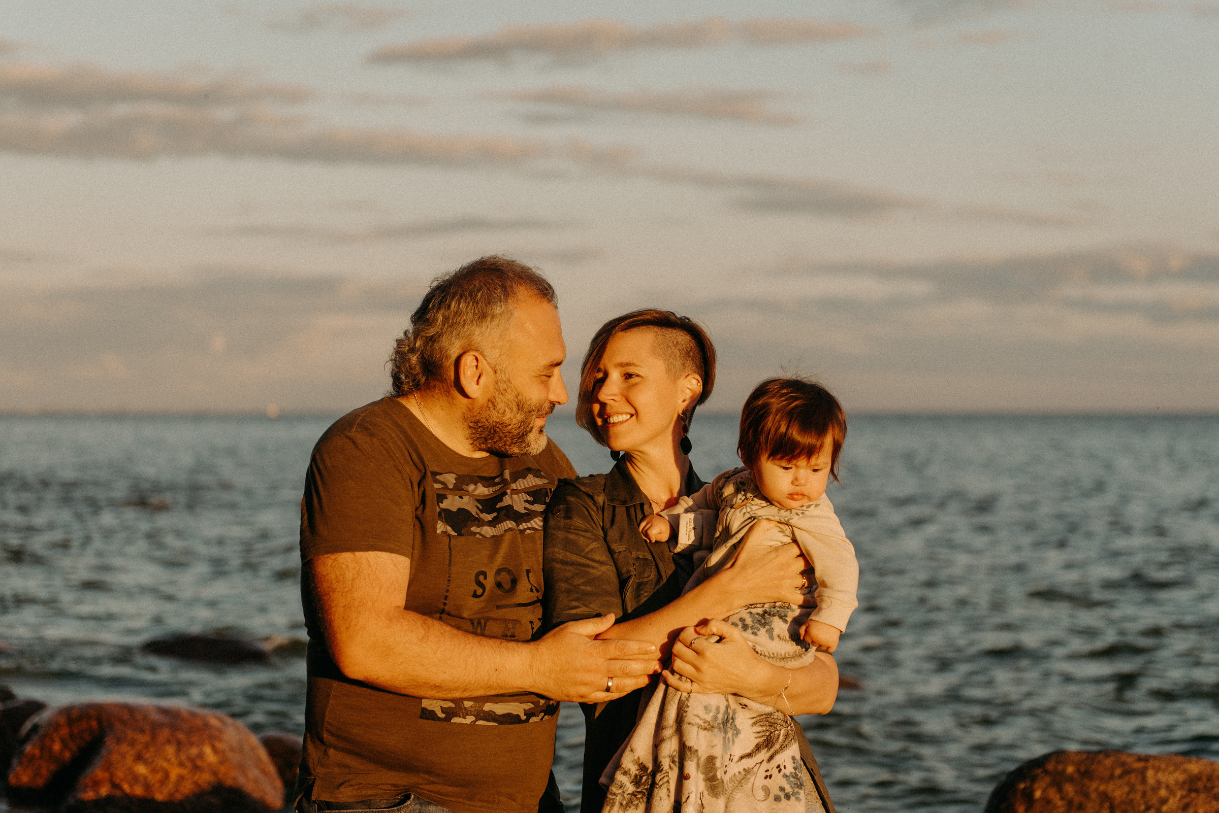 семейная фотосессия на финском заливе, семейная фотопрогулка на заливе, семейная фотосъёмка