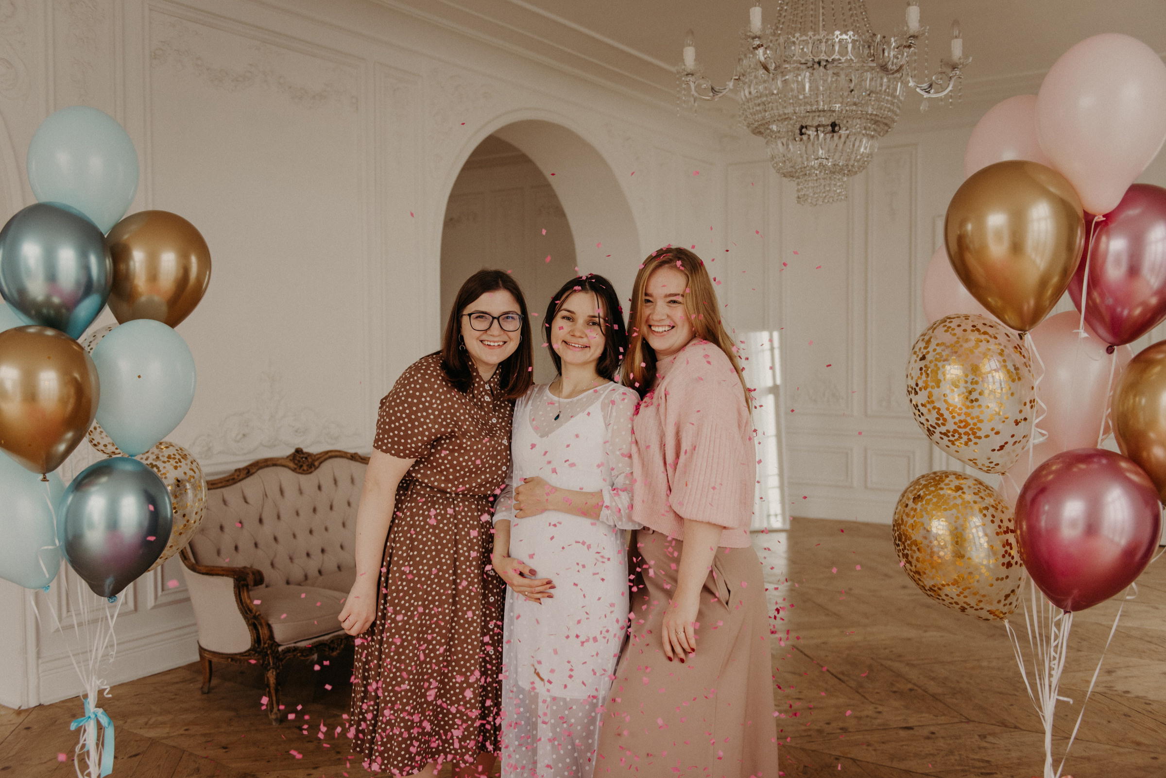 фотосессия в ожидании чуда в фотостудии, фотосъёмка беременности