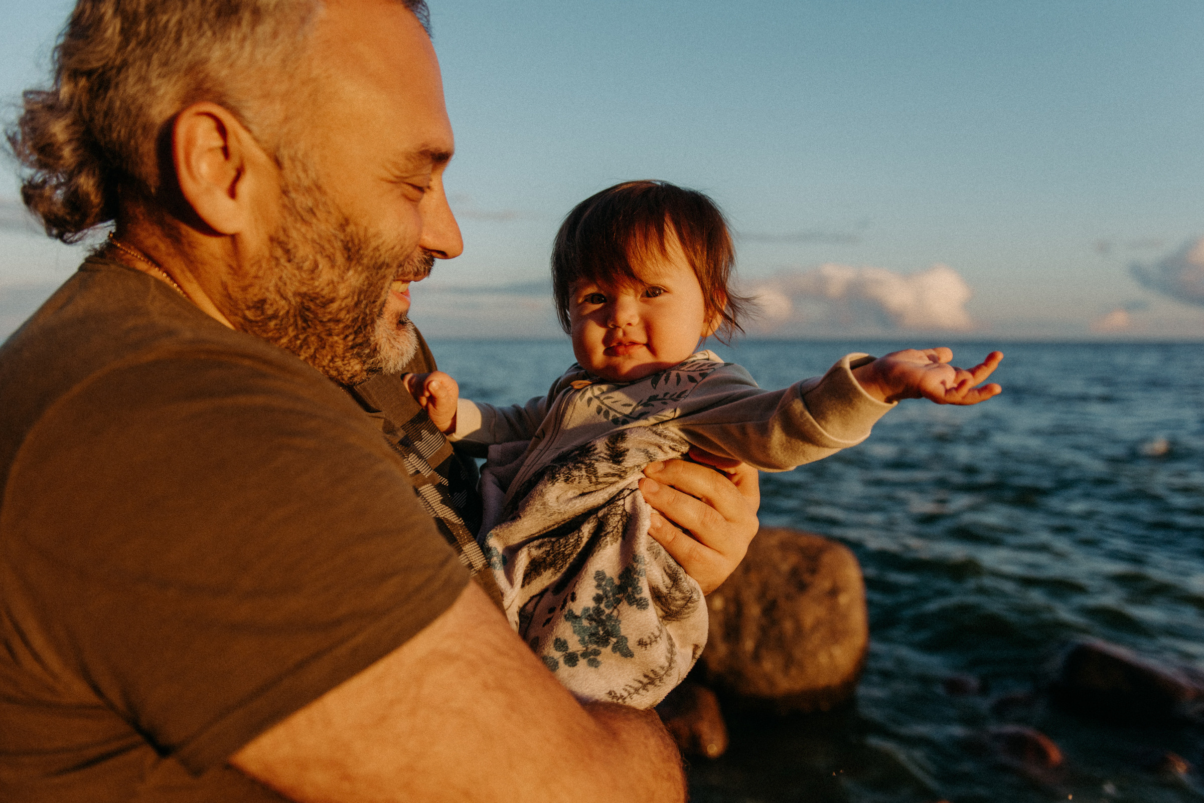семейная фотосессия на финском заливе, семейная фотопрогулка на заливе, семейная фотосъёмка