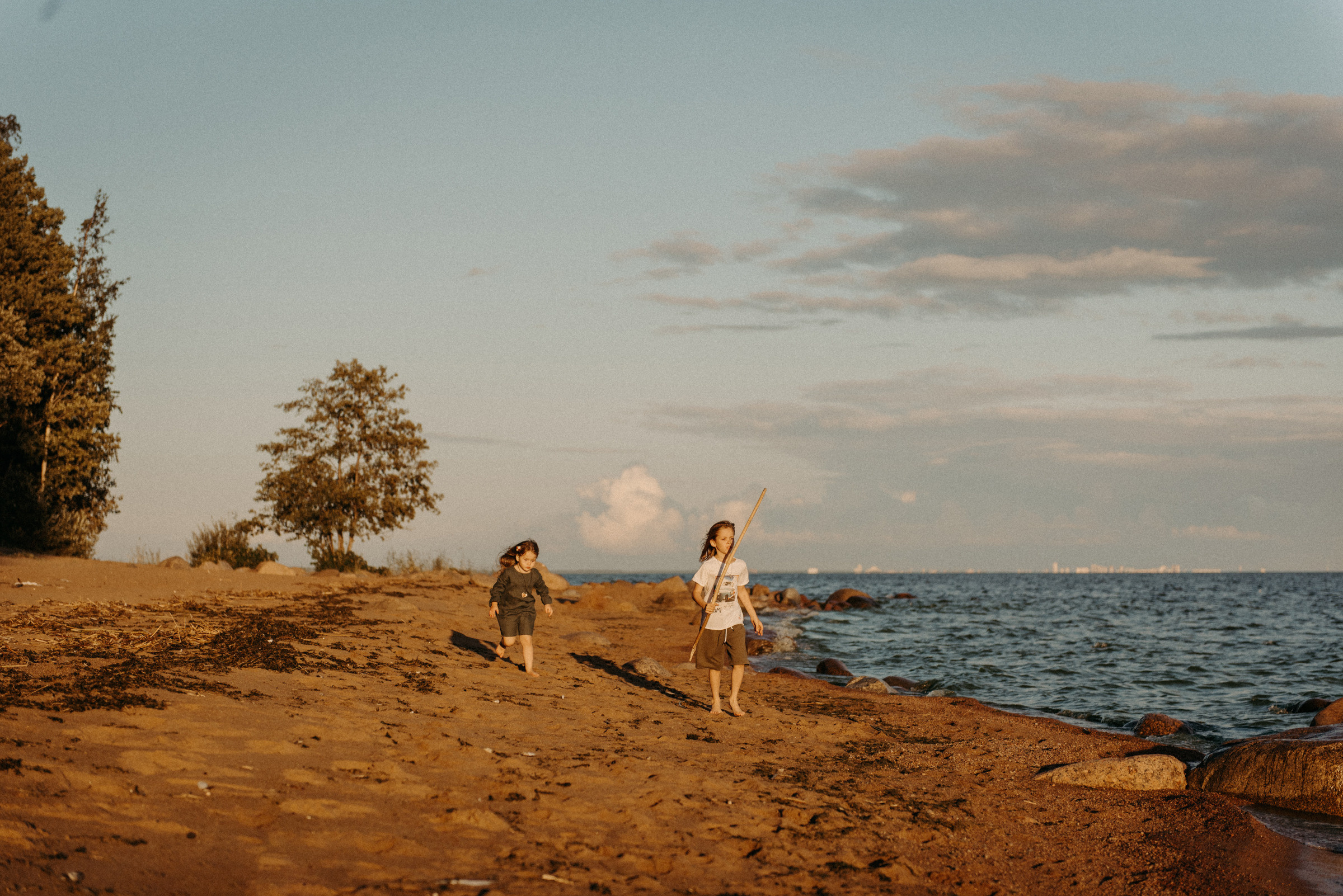 семейная фотосессия на финском заливе, семейная фотопрогулка на заливе, семейная фотосъёмка