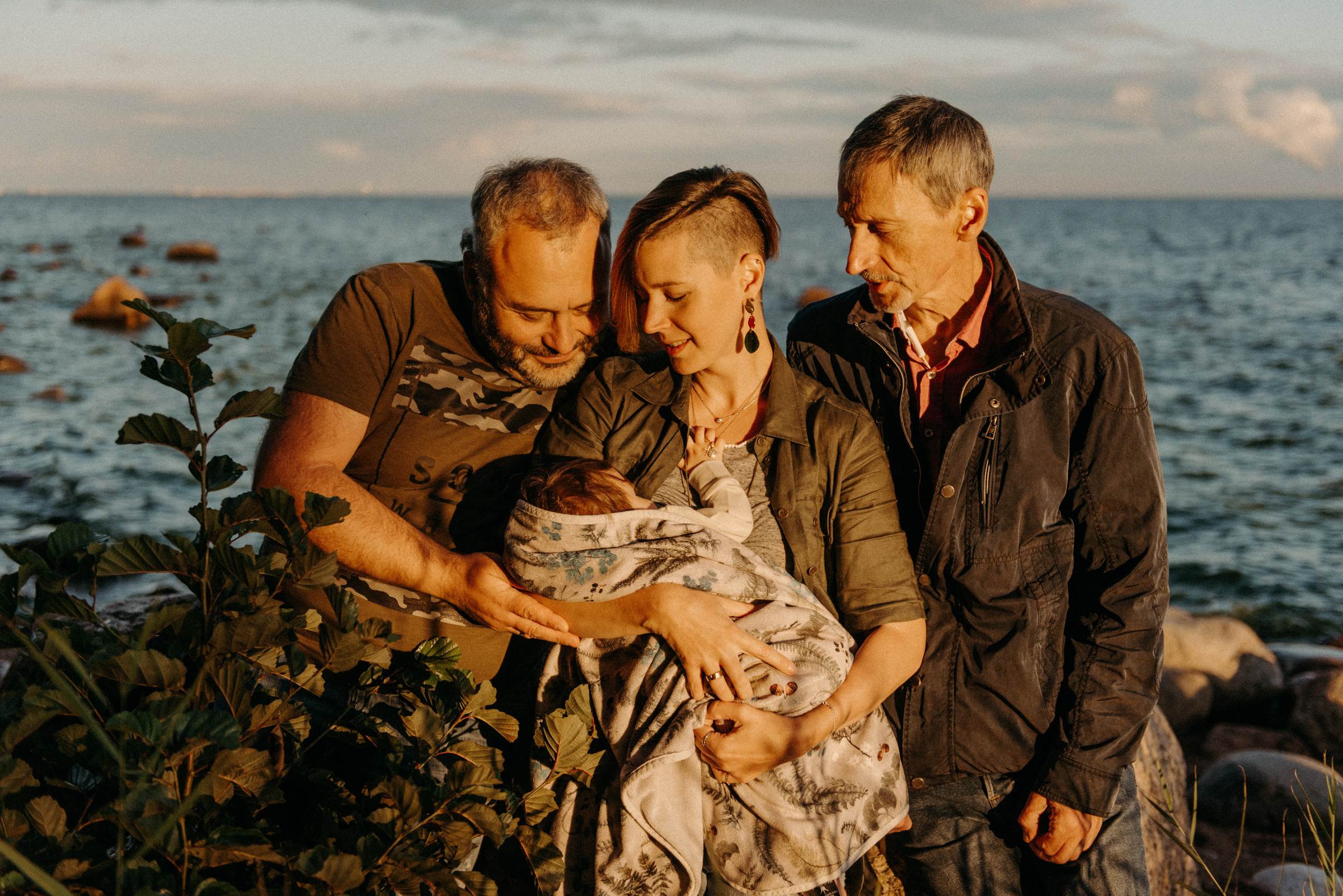 семейная фотосессия на финском заливе, семейная фотопрогулка на заливе, семейная фотосъёмка