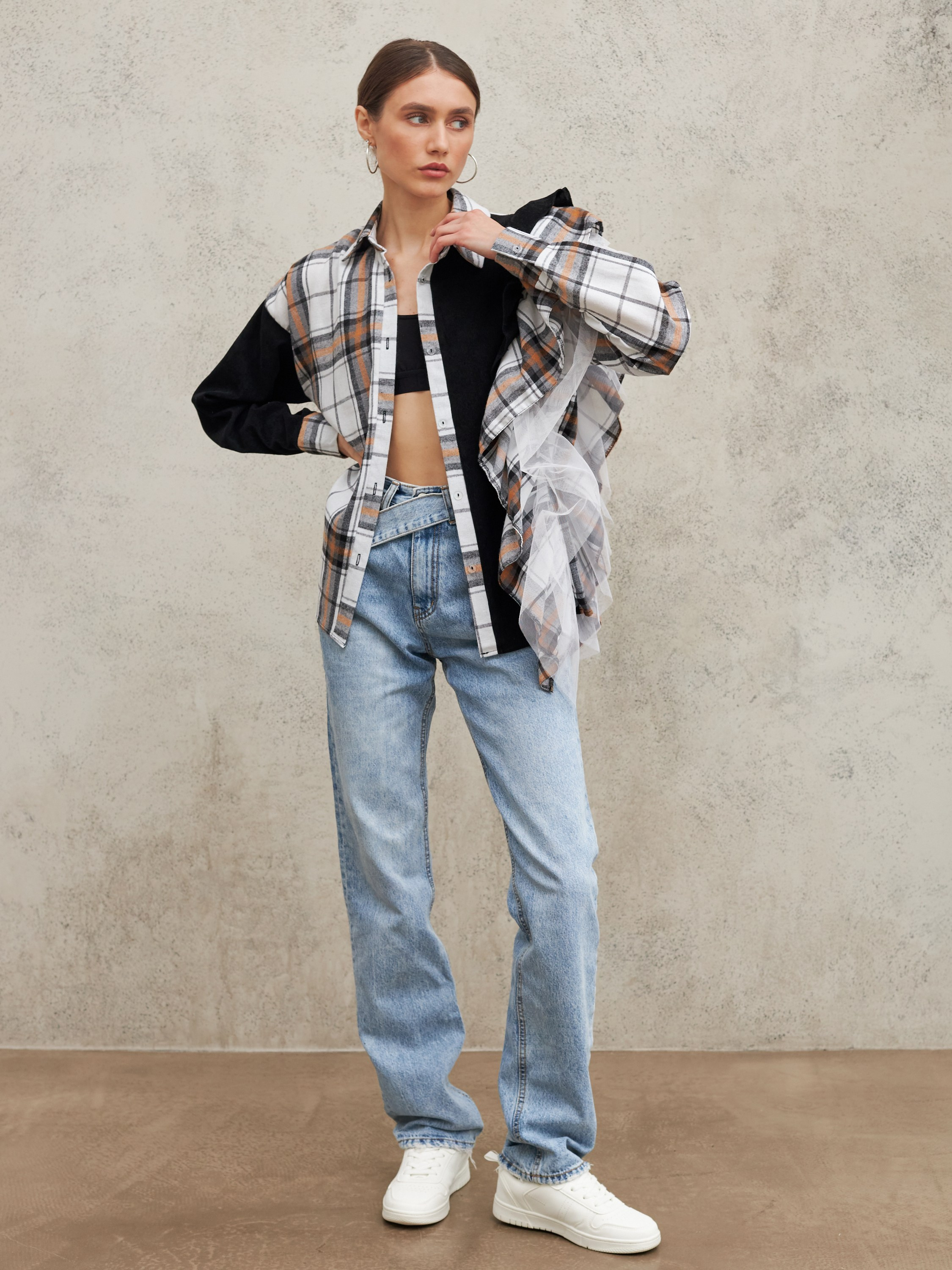 Фотосъемка рубашек с воланами Екатеринбург Wildberries ВБ Ozon Озон фотосессия одежды Екб заказать цена фотосъемка товара WB блузки Екб. Фотограф Екатеринбург Анастасия Жерновская | Маркетплейсы и нейрофото