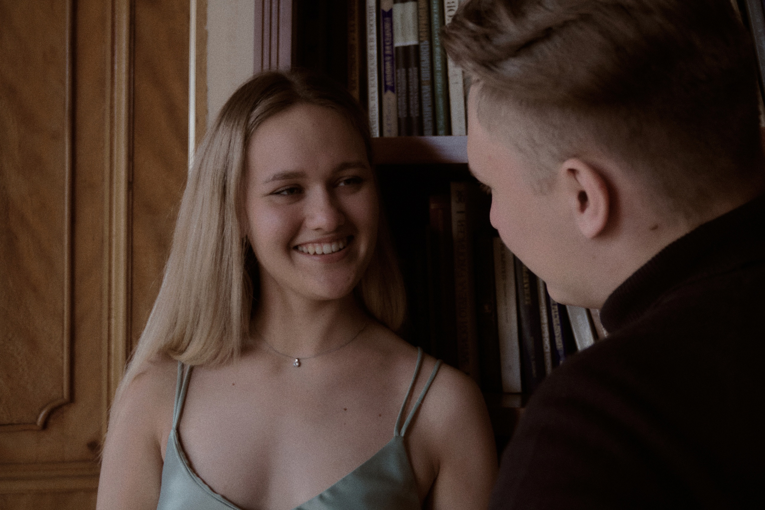 Свидание в библиотеке. Фотограф лавстори Москва/МО Приятелева Ангелина