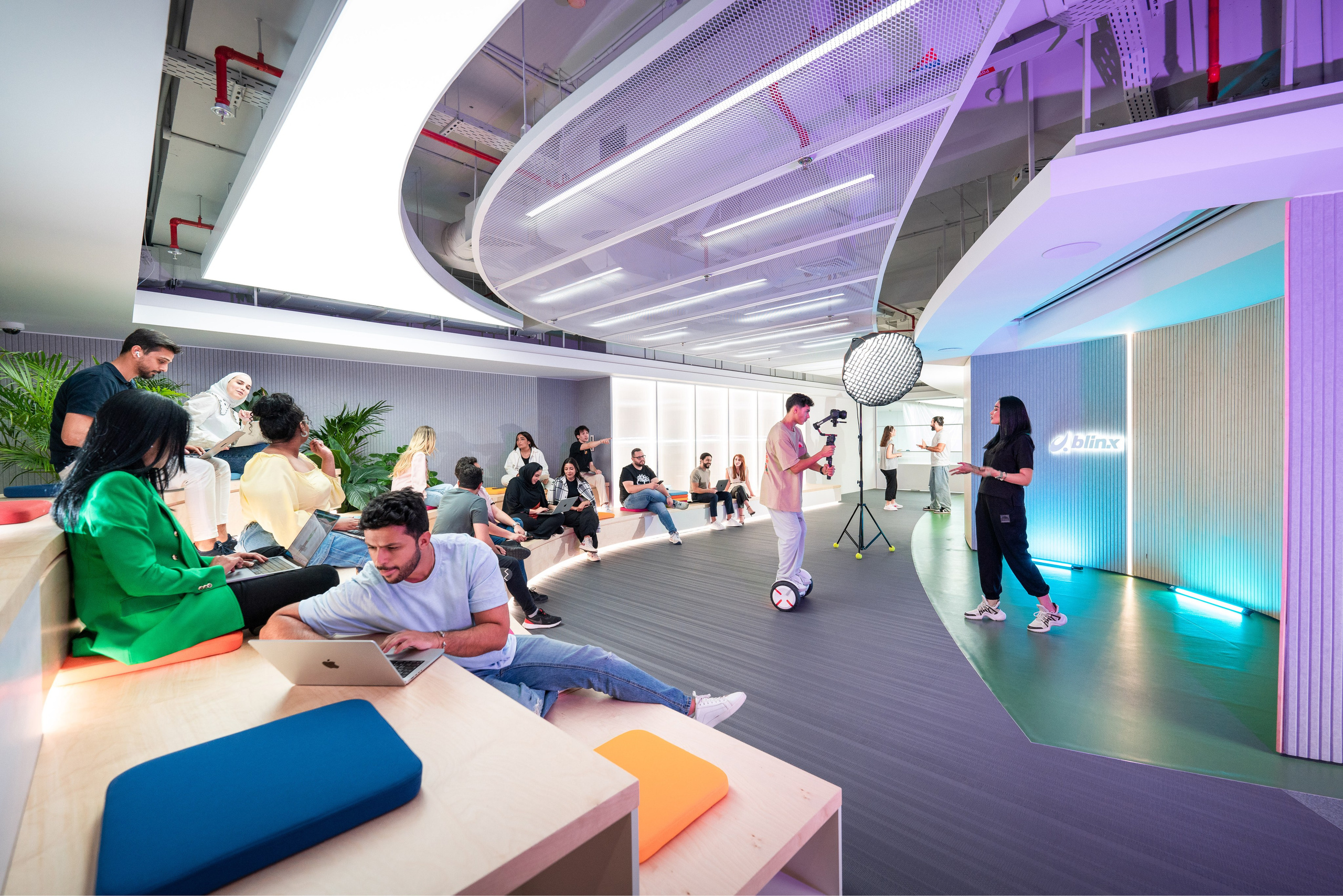 Blinx Press Release. Advertising photographer in Dubai — Maxim Mitrofanov